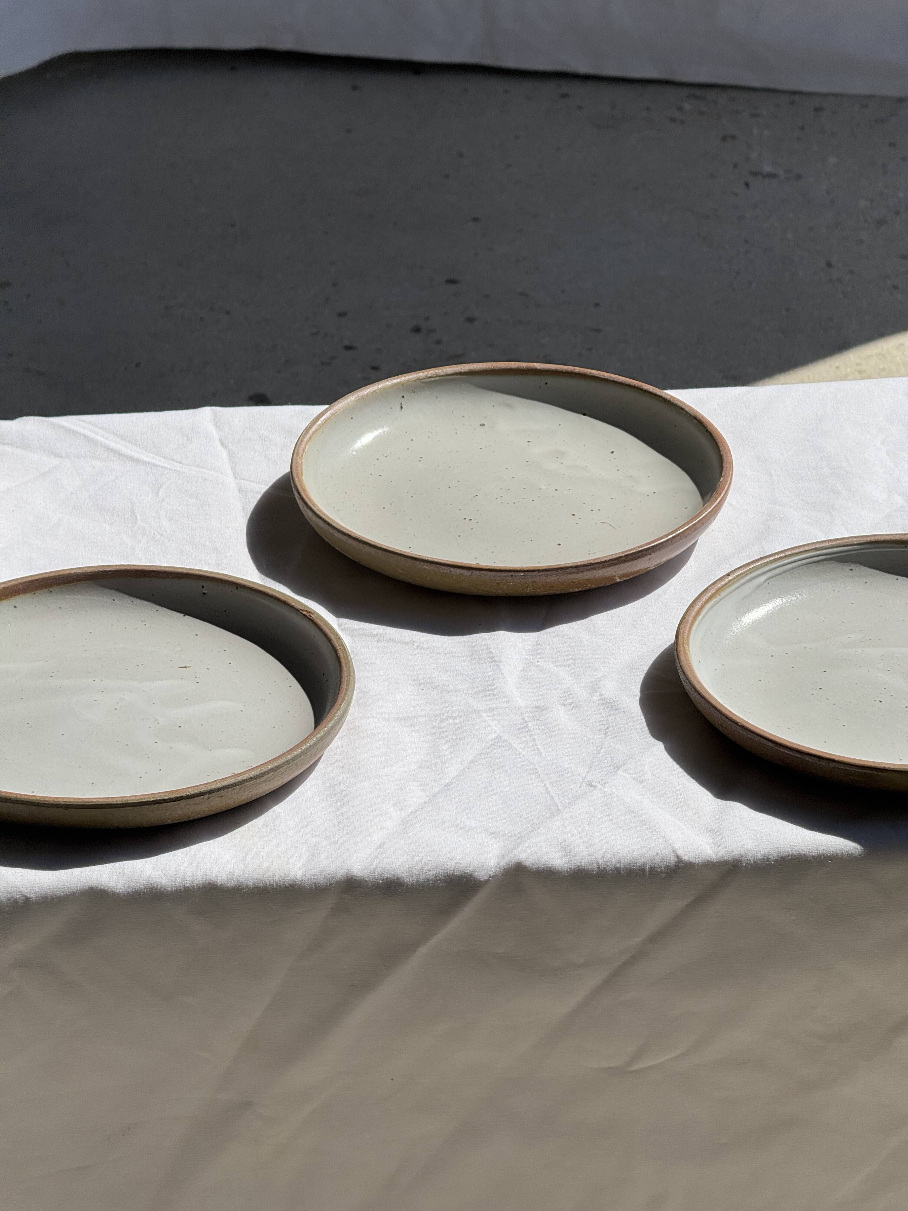 Set of 6 handmade stoneware plates in glazed beige and brown D20 H3