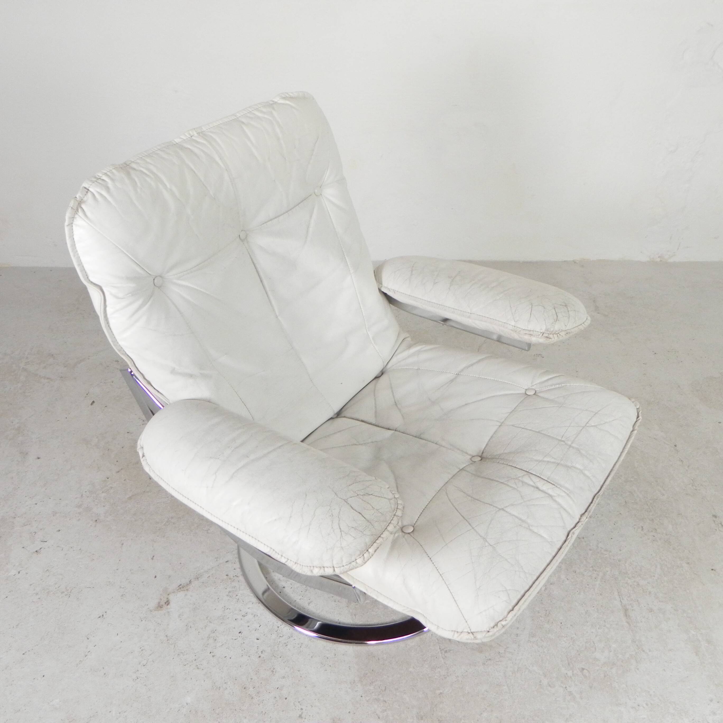 Leolux armchair, swivel chair with white leather upholstery, 1960s