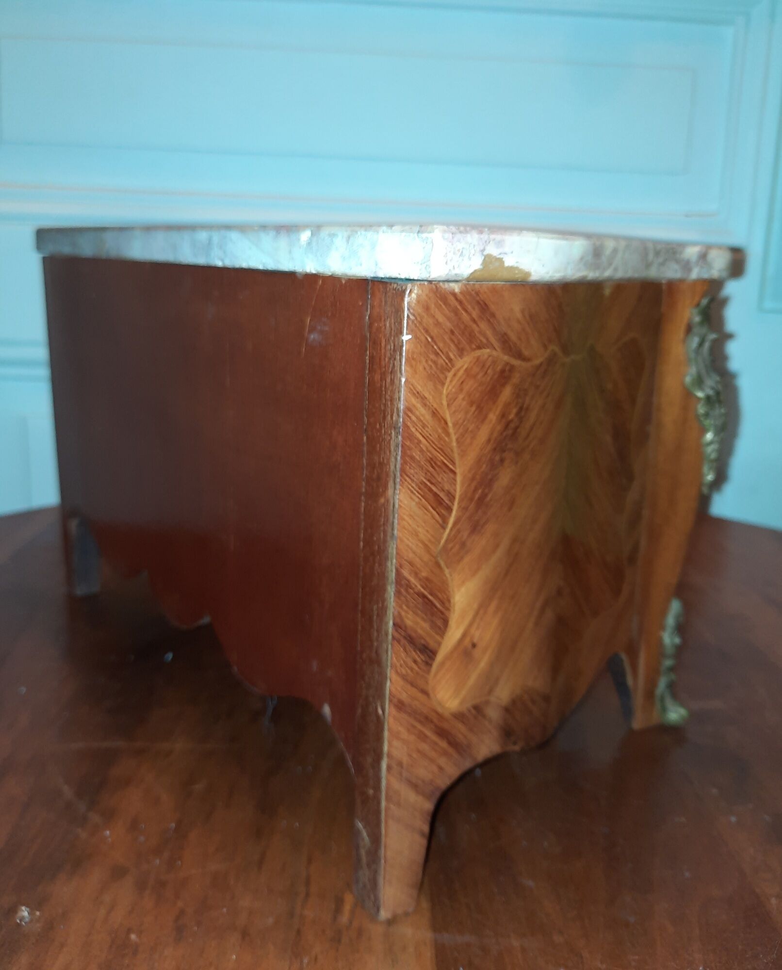 Miniature chest of drawers in Louis XV style marquetry