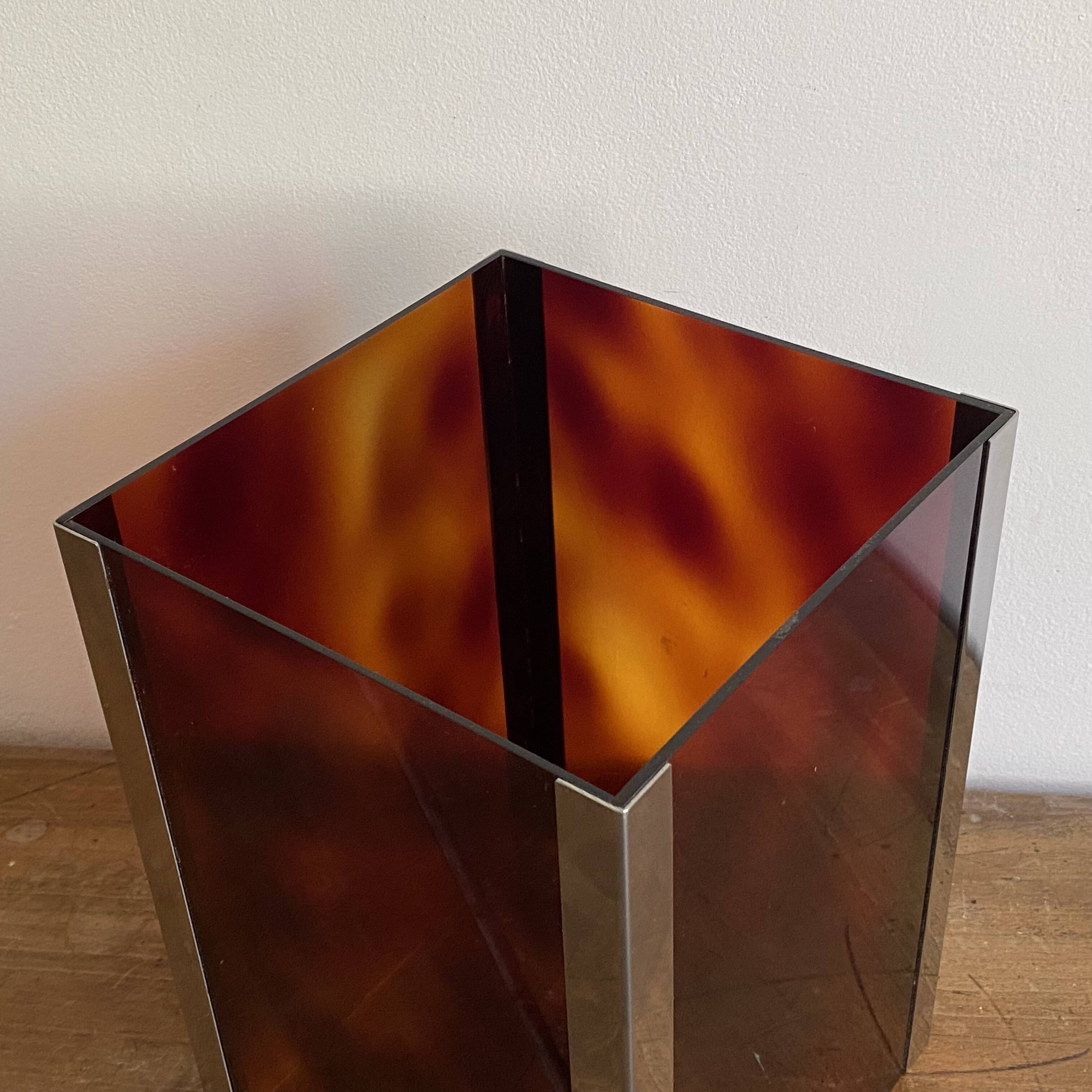 Corbeille plexiglas Michel Dumas. 1970. Space age.