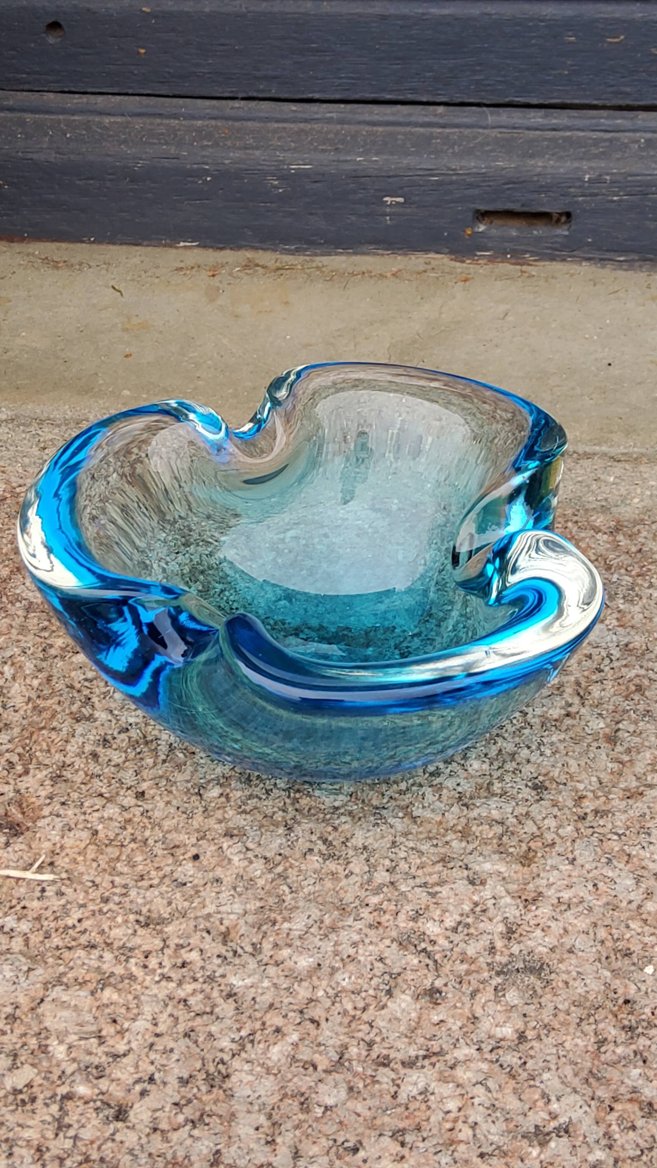 Cendrier en verre de murano de couleur bleue des années 50