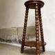 Sellette tripode en bois foncé
