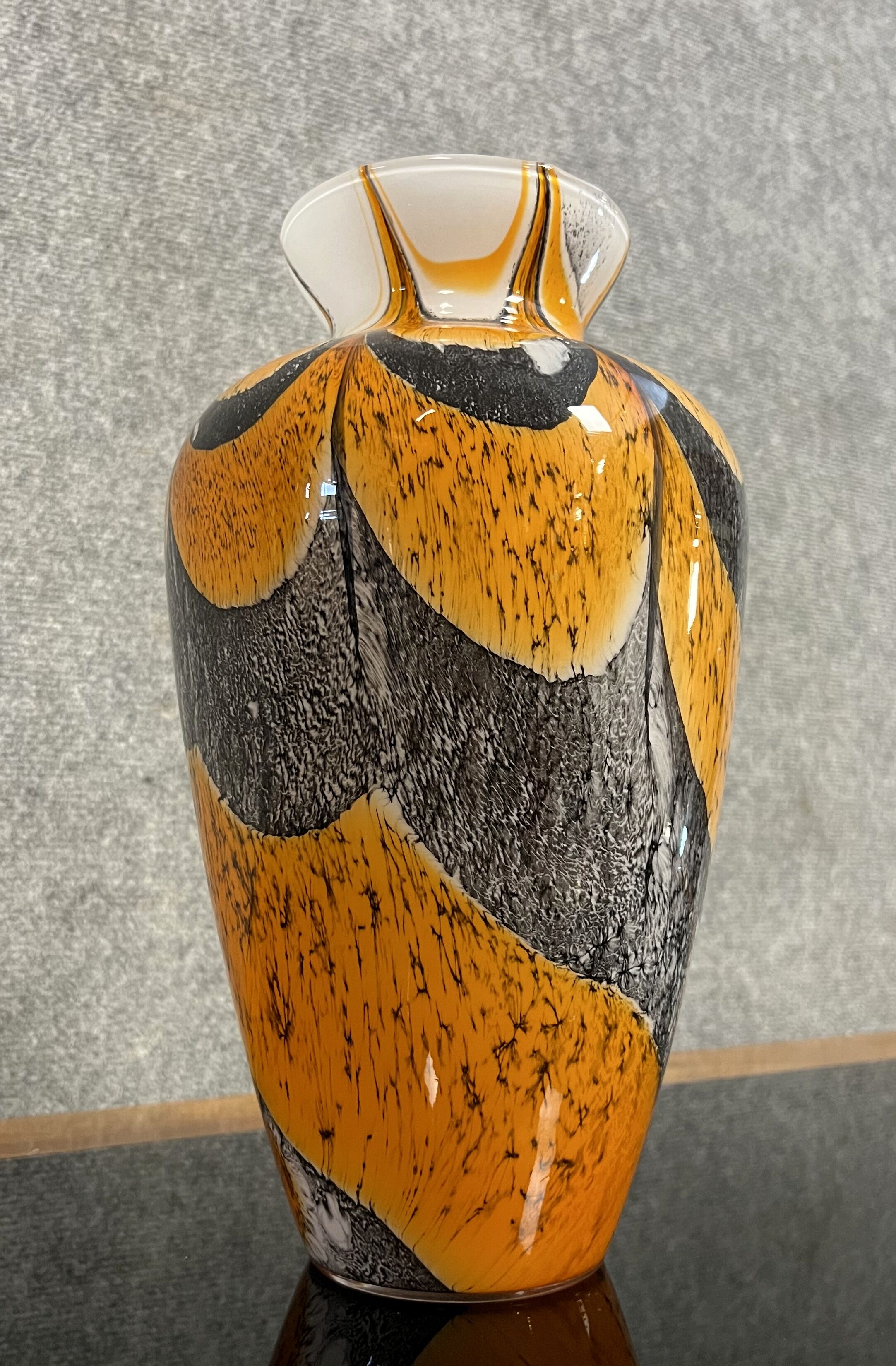 Murano: Vintage vase from the 1970s in opaline glass