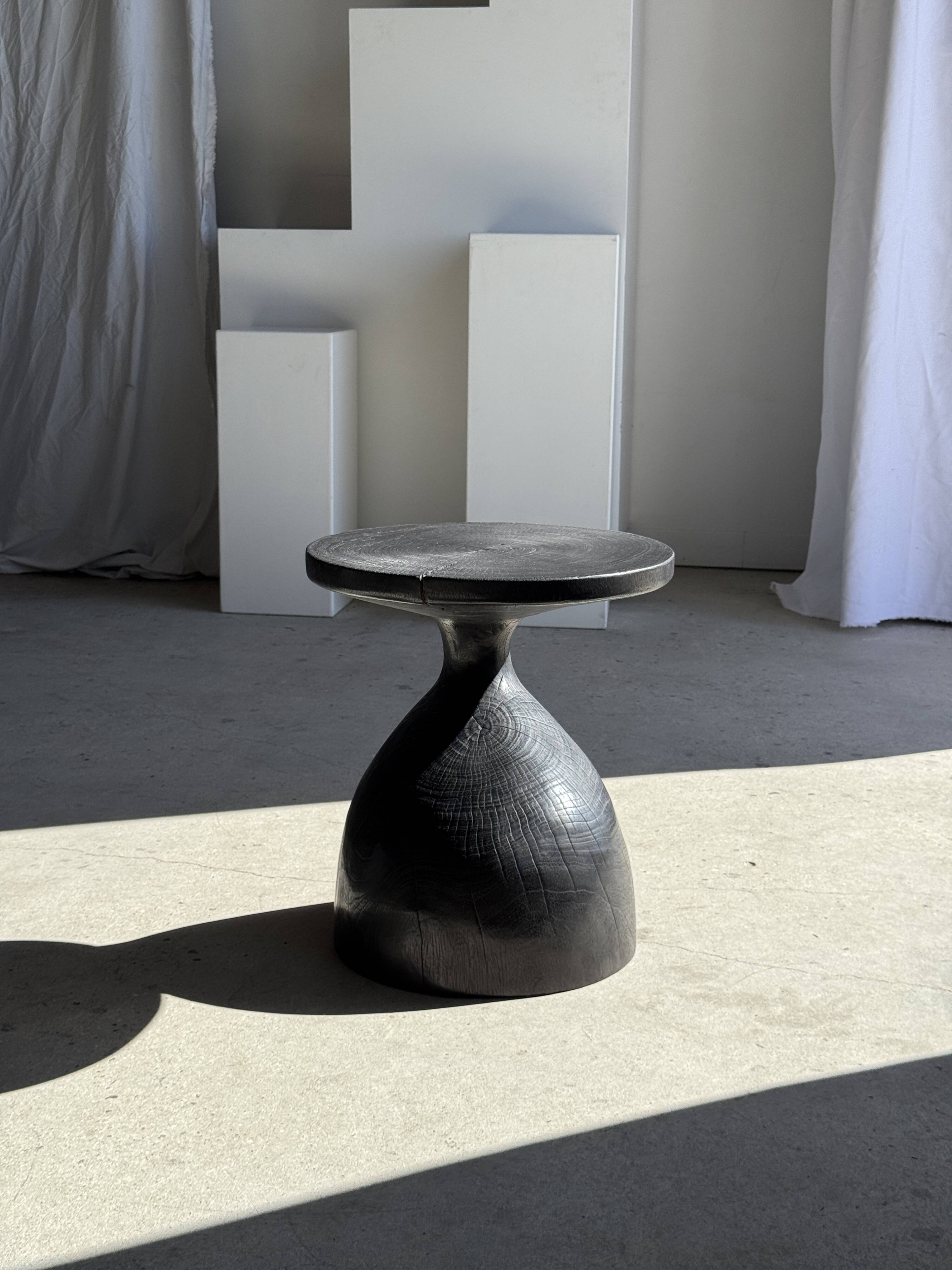 Sexy Neck - Solid wood side table (monoxyle) in organic shape colour