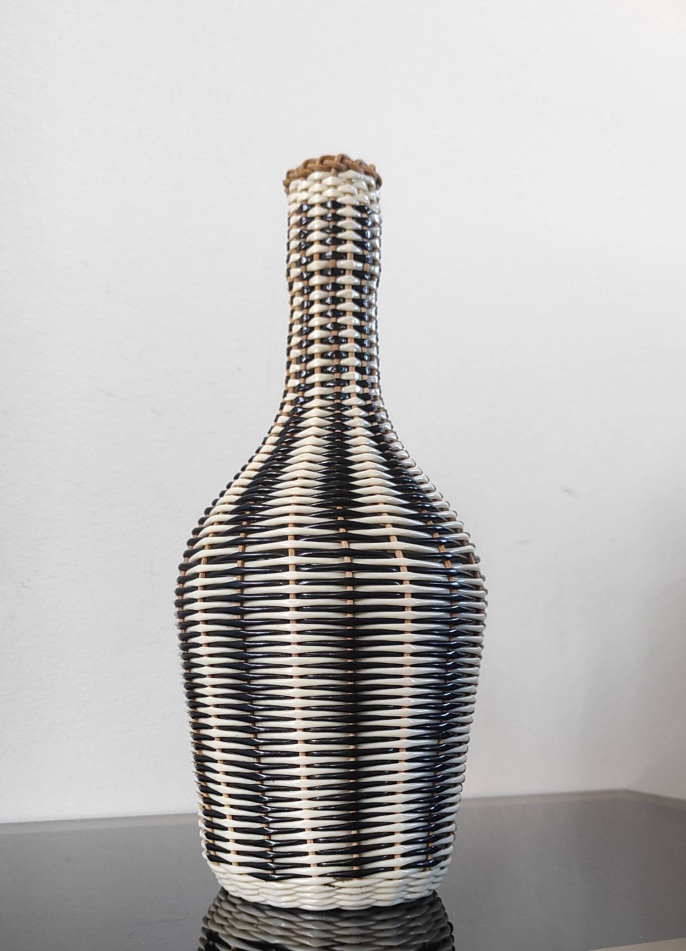 Vintage bottle in two-tone woven scoubidou.