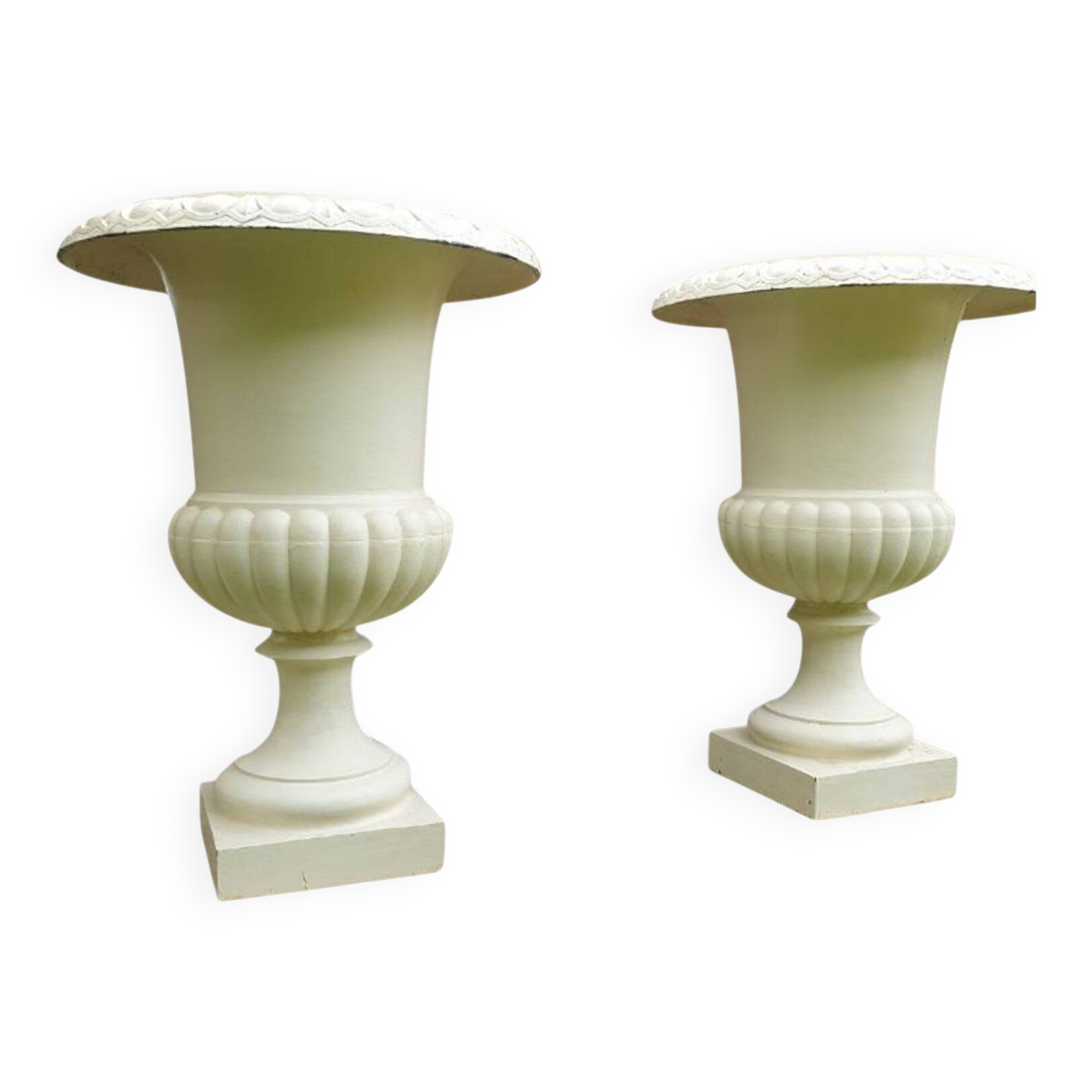 Médicis vases in cast iron