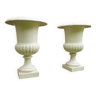 Médicis vases in cast iron