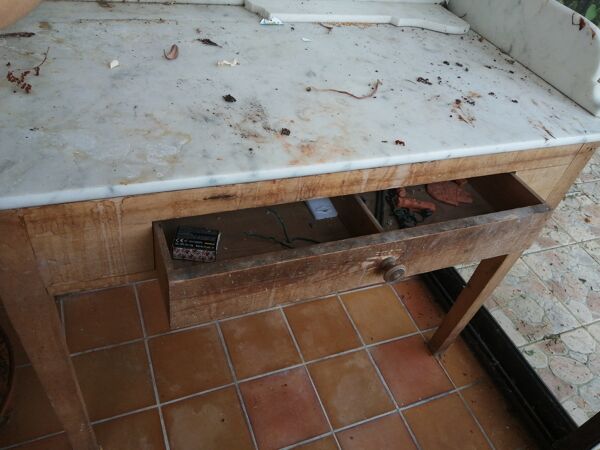 Table de toilette ou coiffeuse en marbre