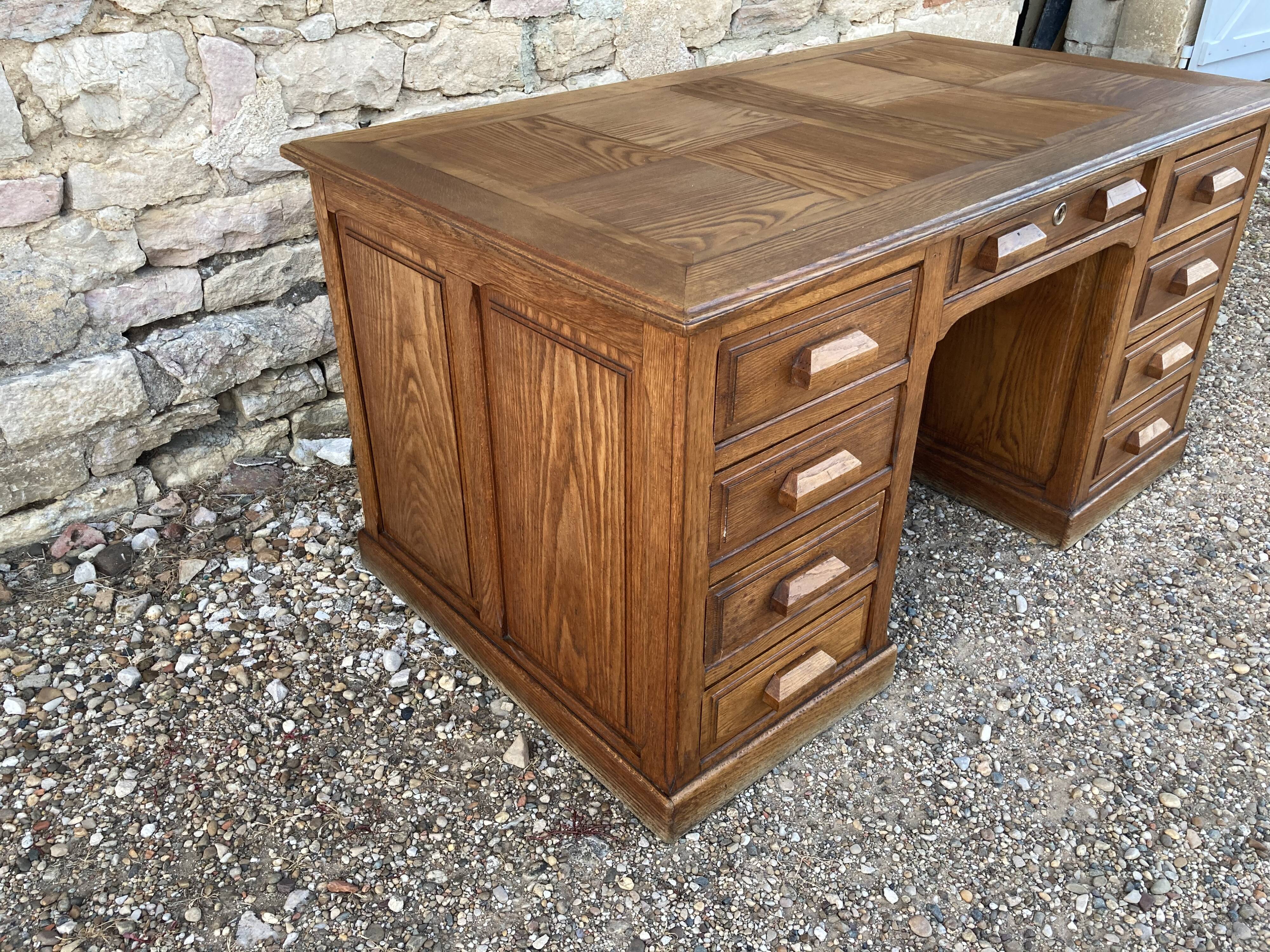 Bureau d’administration à caisson en chêne