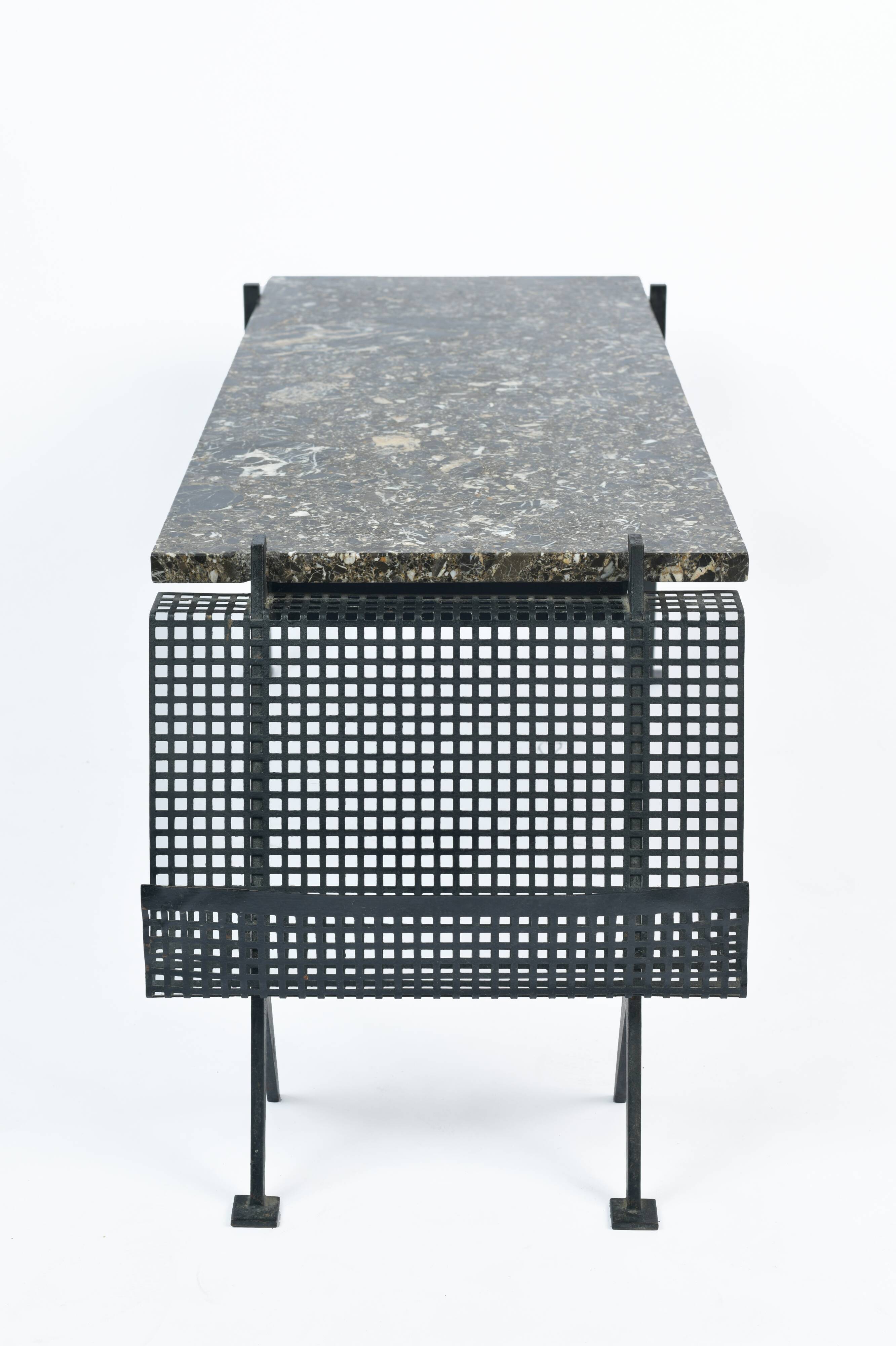 Table basse marbre et métal vers 1950