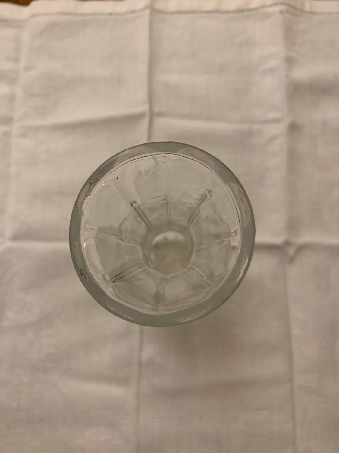 Small cut crystal carafe bearing 2 butterflies