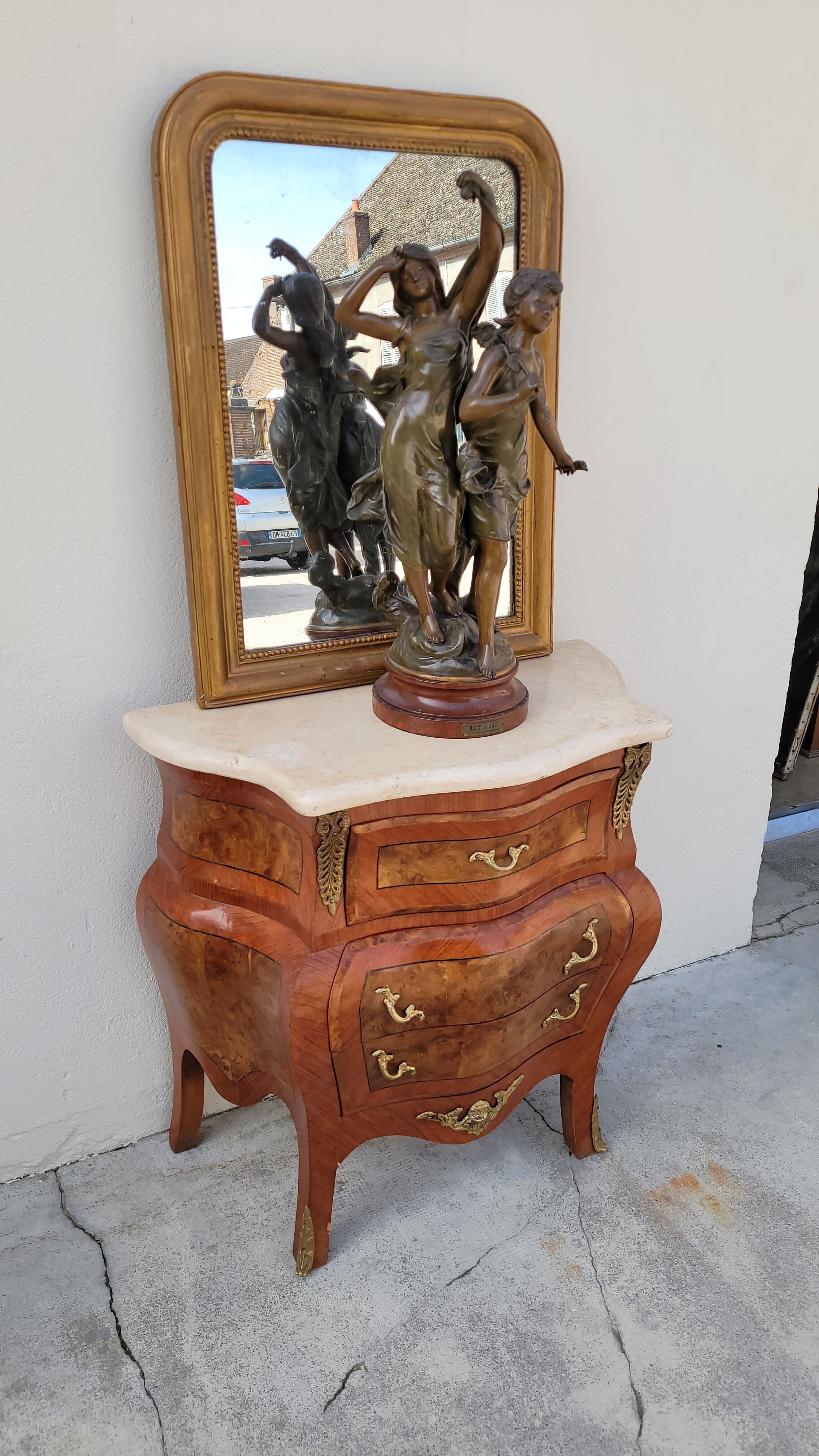 Louis XV style curved chest of drawers in marquetry