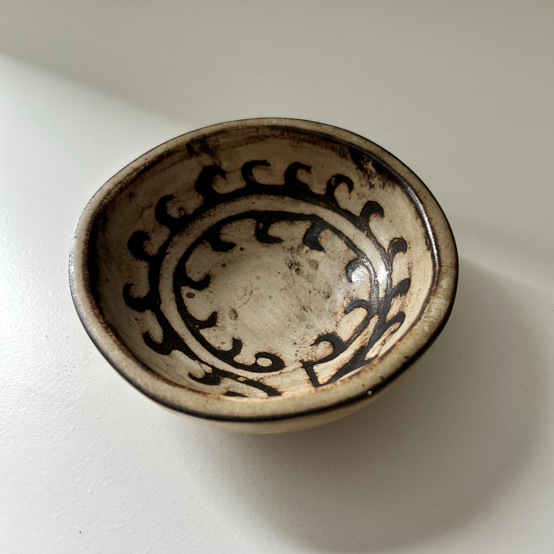 Handcrafted bowl with arabesque decoration