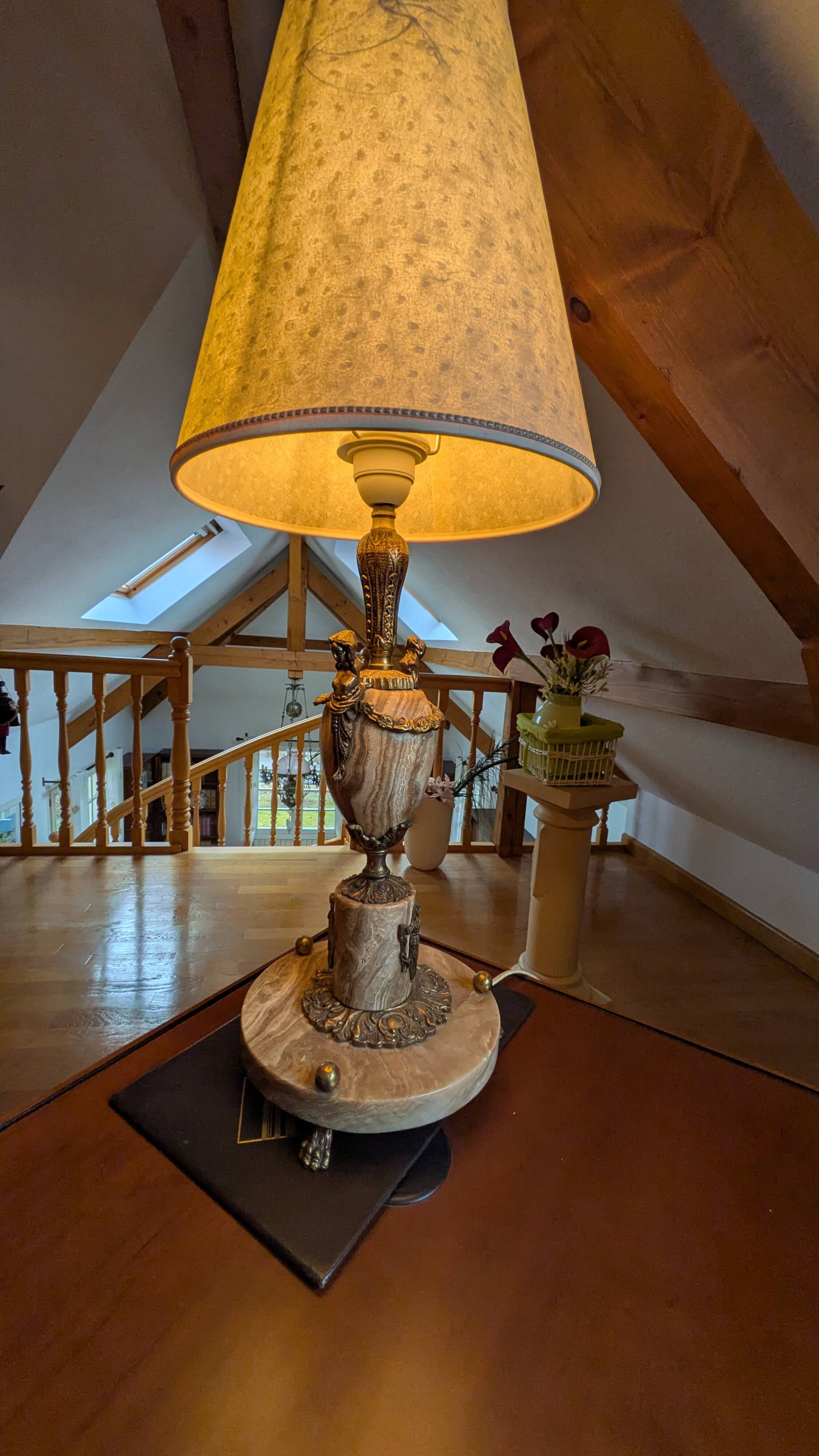 Bronze and marble desk lamp in Art Deco style