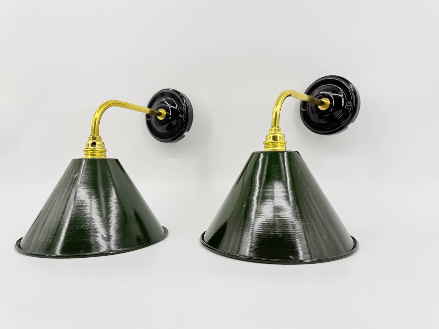 Enamelled sheet metal wall lights