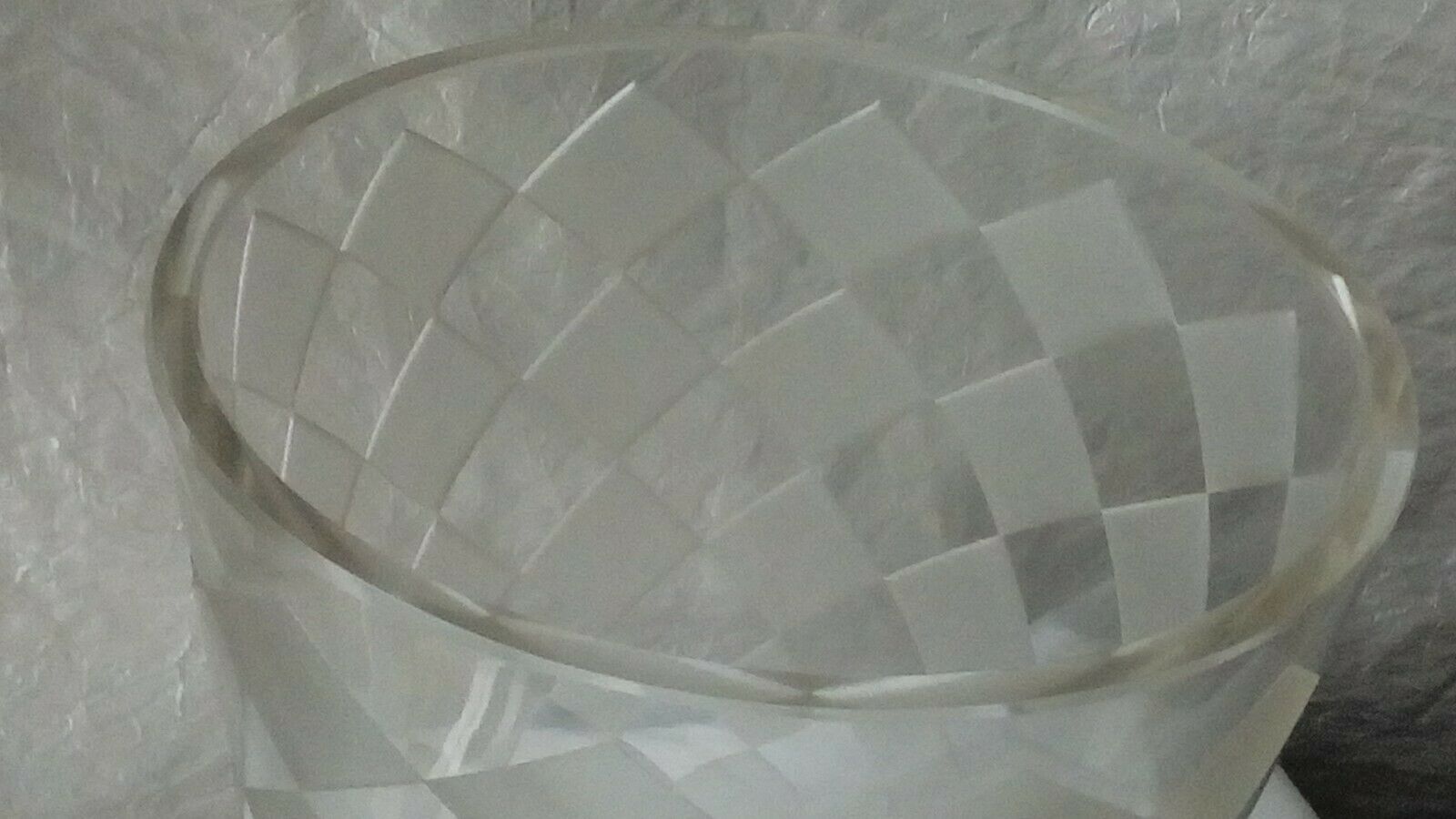 Diamond checkered crystal vase in depoli art deco glass