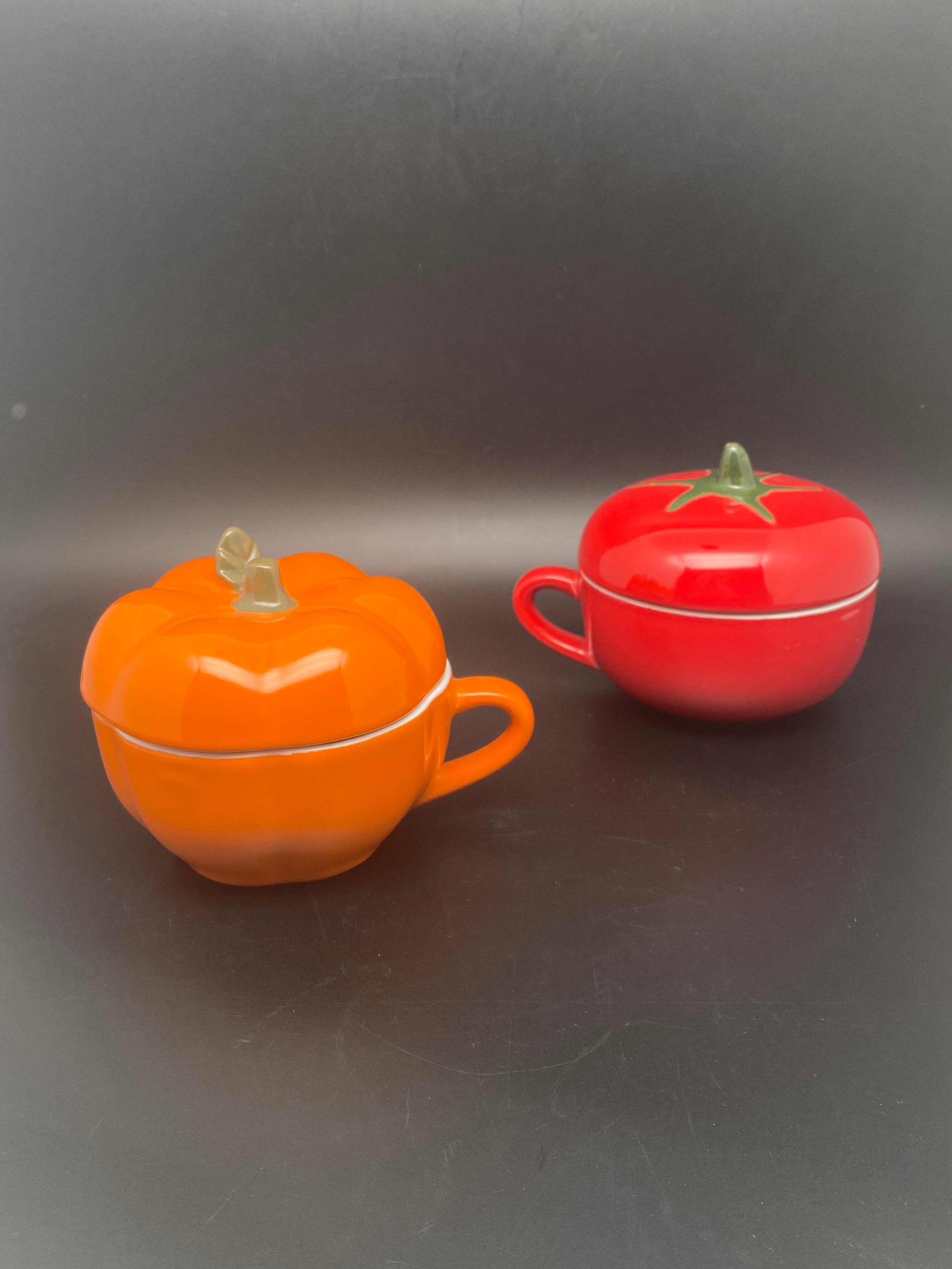 Sotable cup duo with tomato and pumpkin lid