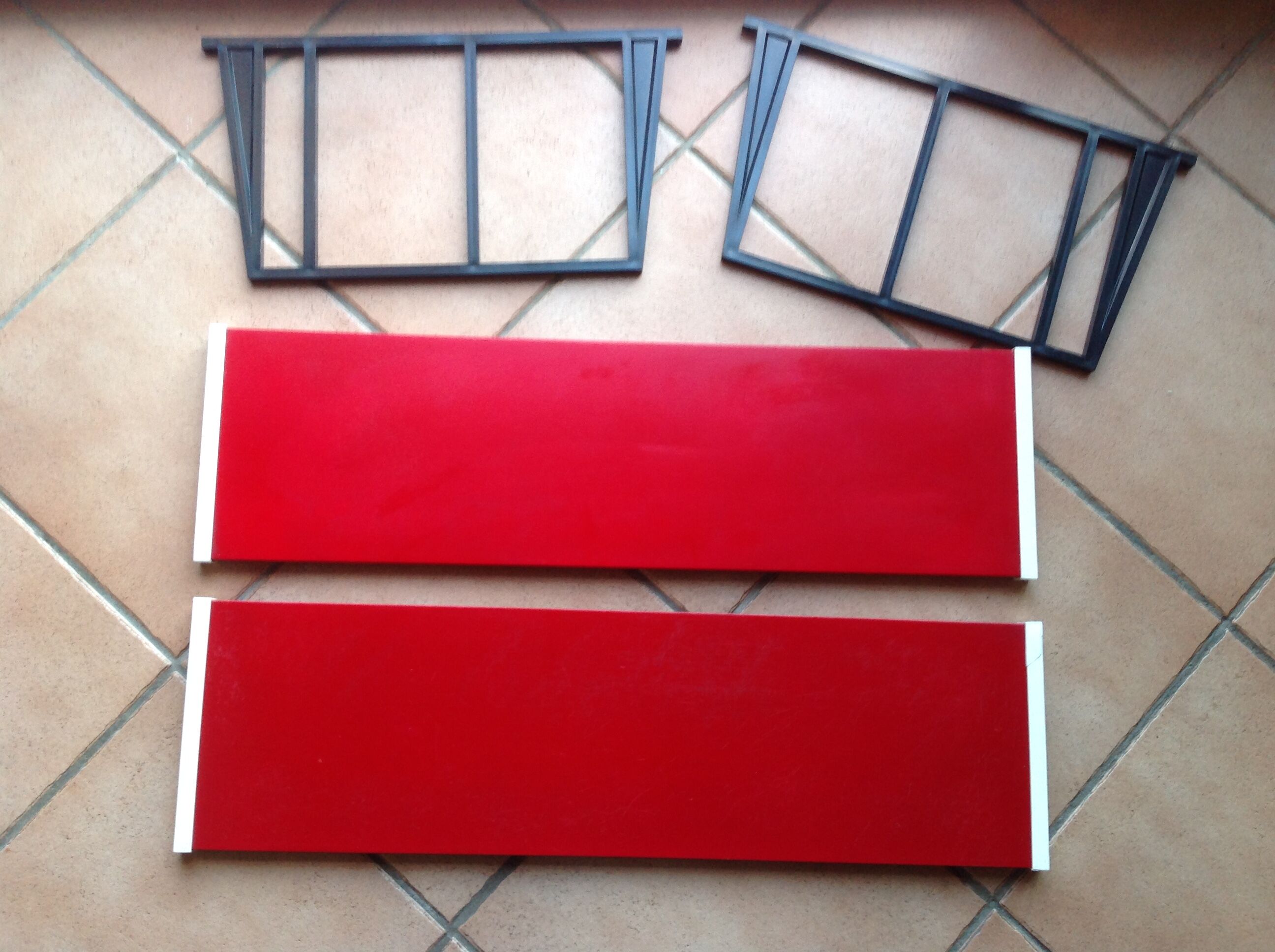 Carmine red wall flooring by Schubert Werk / vintage 60s-70s