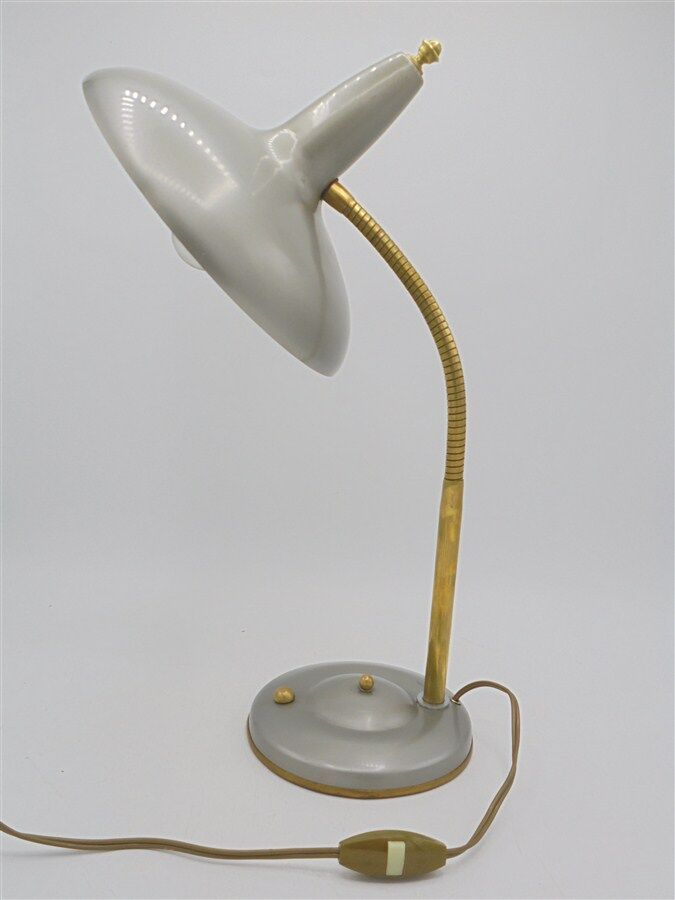 Desk lamp