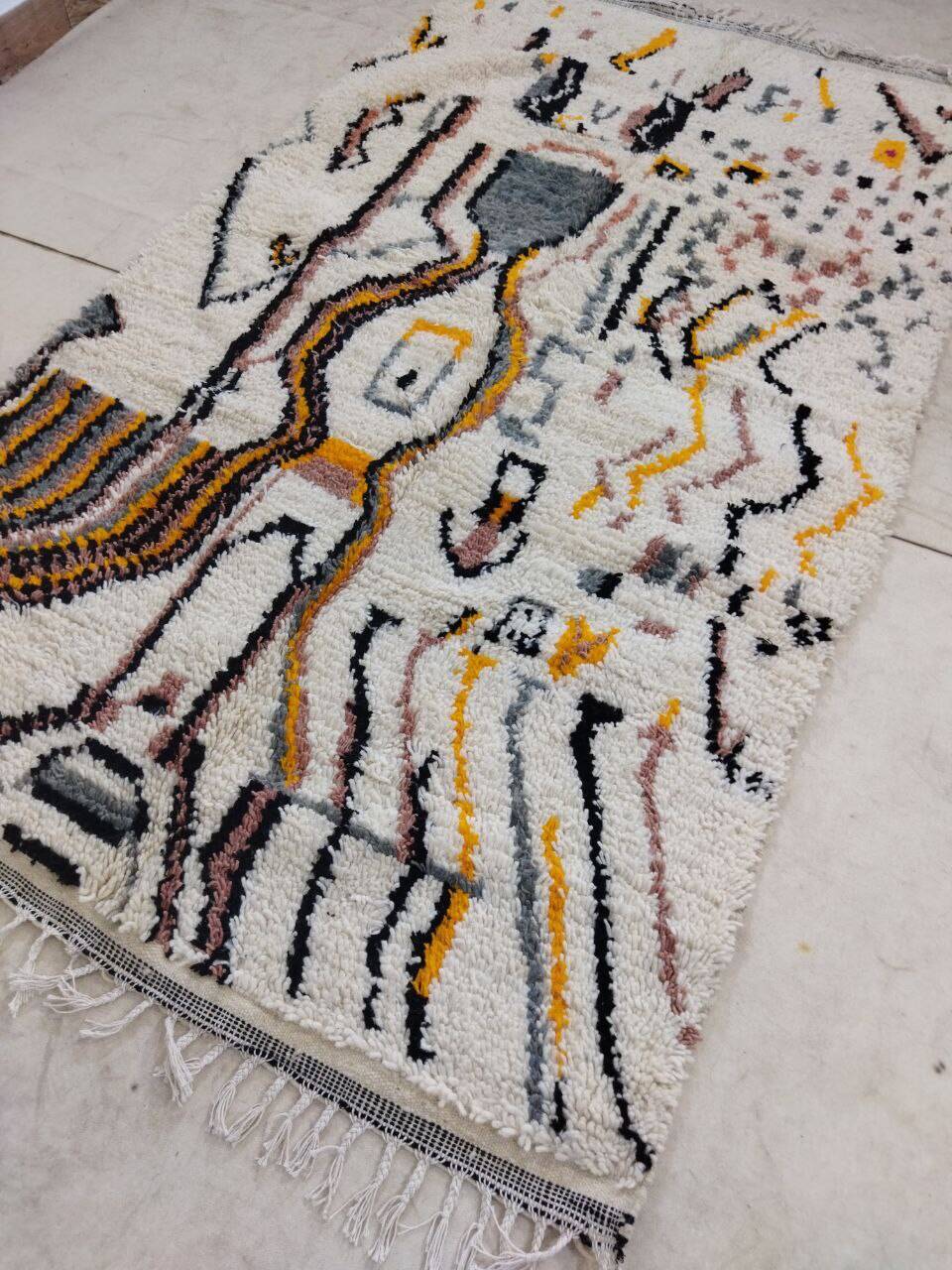Handmade moroccan berber rug 252 x 138 cm