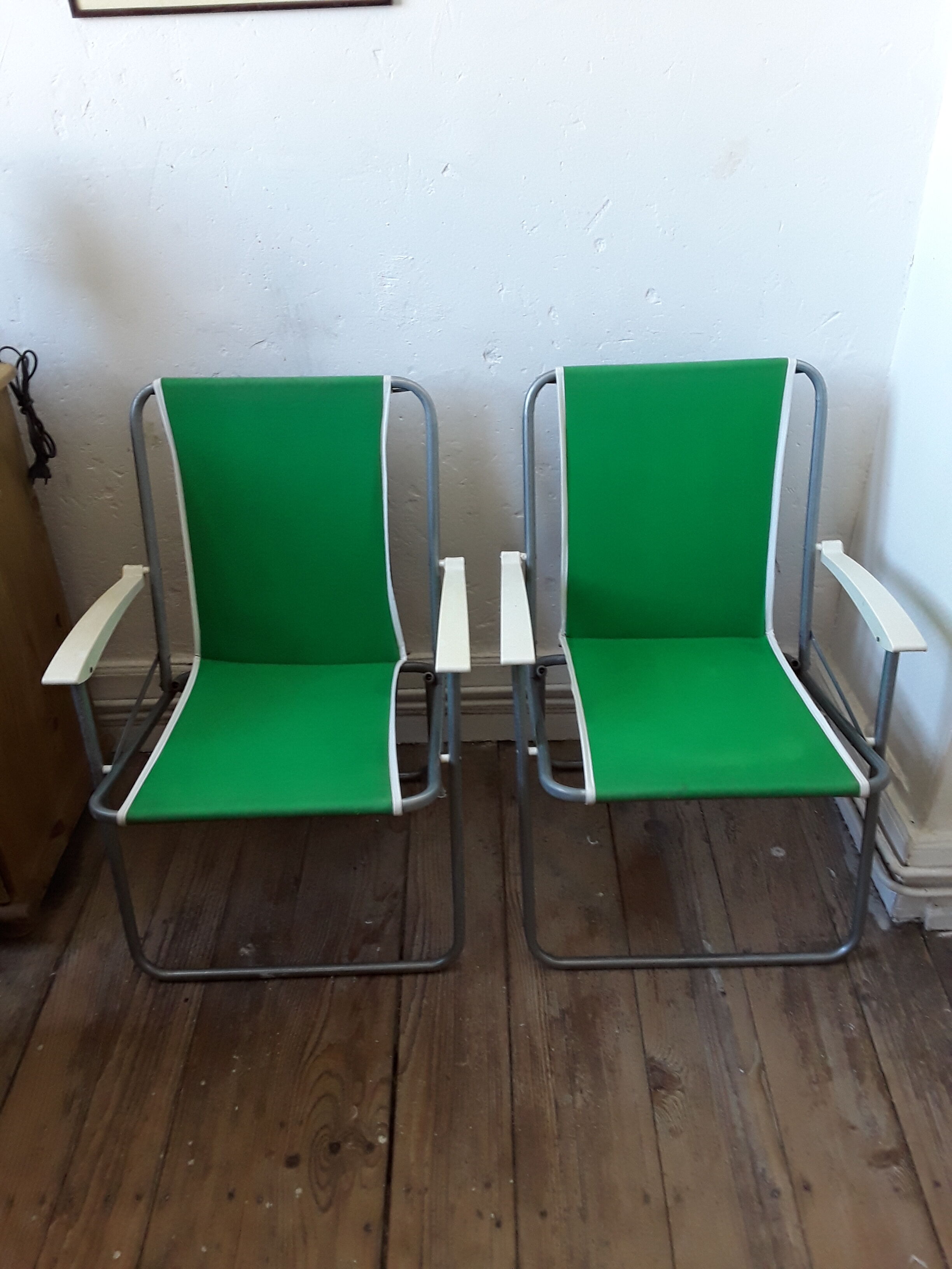 Vintage 1960s camping table and chairs