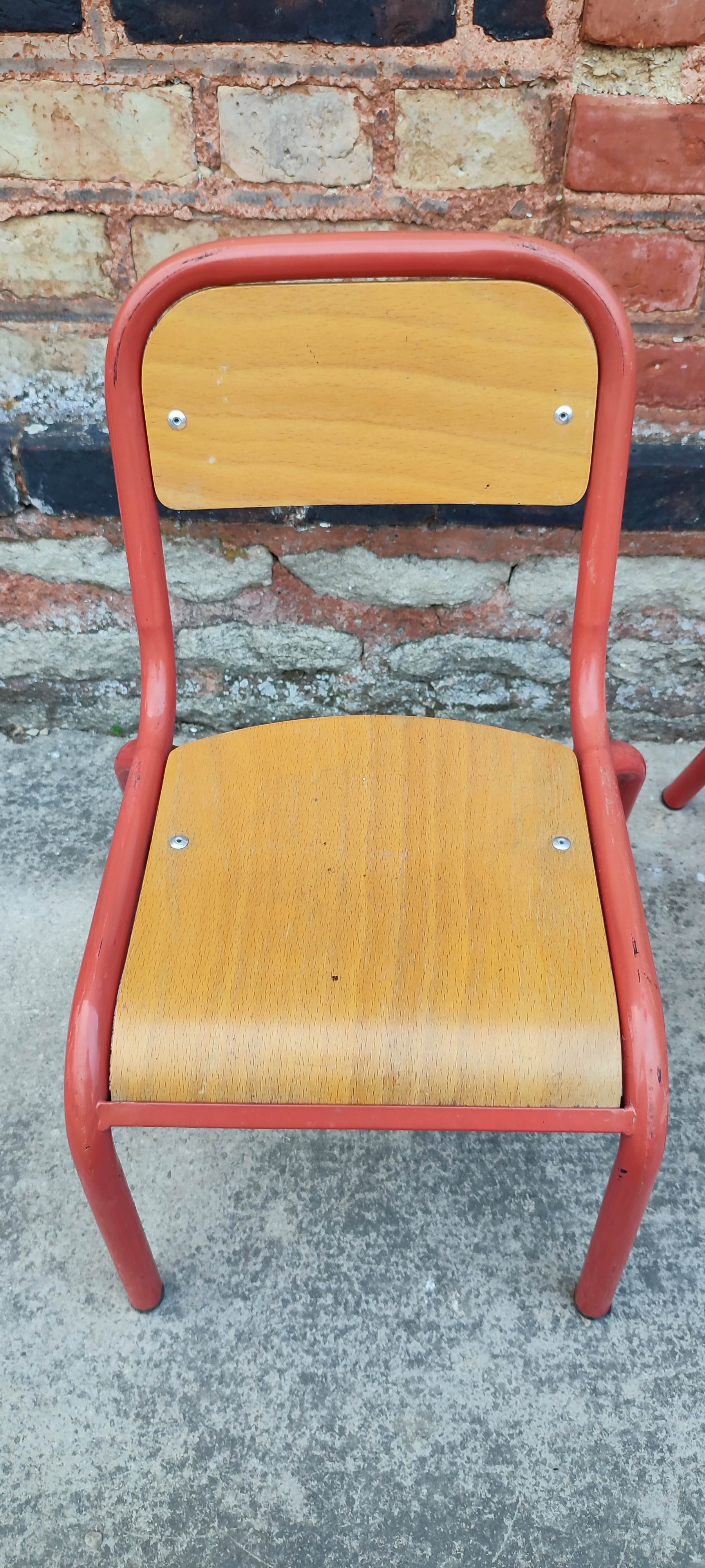 Chaises école maternelle vintage