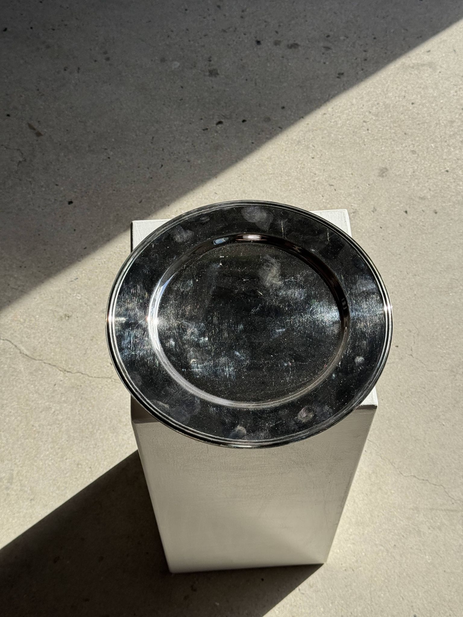Round vintage silver-plated tray D30 H2
