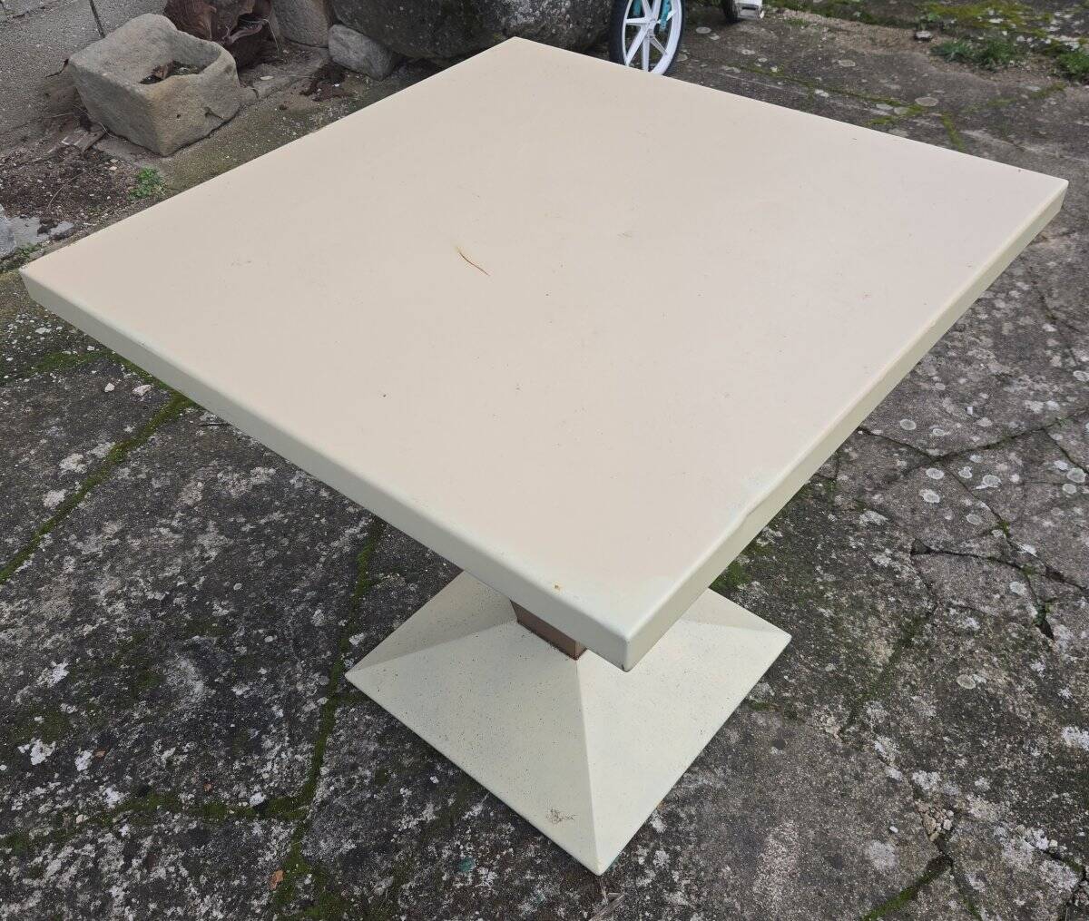 Tolix table in metal / central leg design – 80 x 80 x 80 cm / 20th century