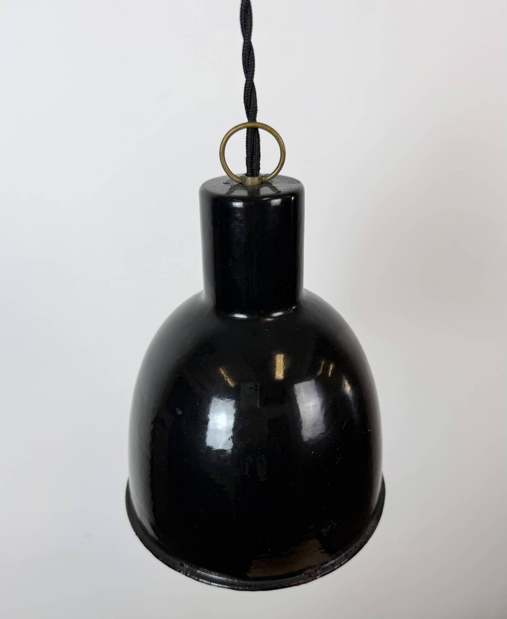 Suspension en émail noir industriel vintage, années 1950