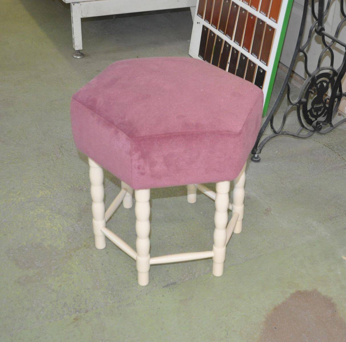 Mid-Century stool in mauve velvet and painted white wood, 1950s legs.