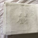 All tablecloth and napkins monogramee