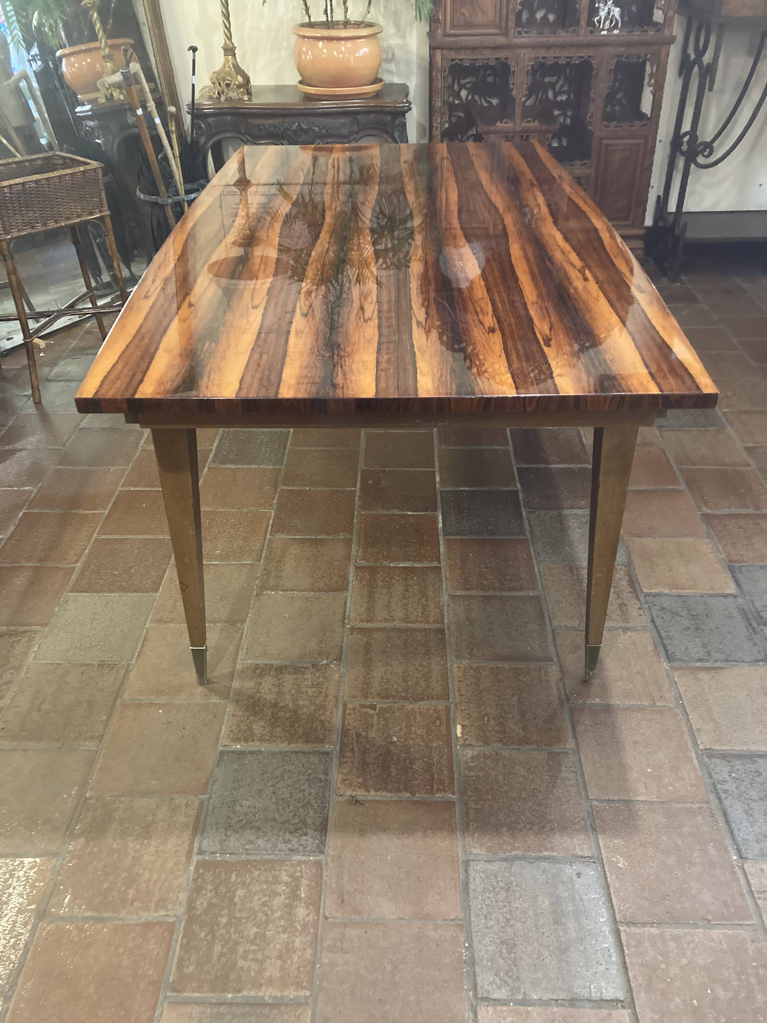 Table en ébène de Macassar laquée vers 1950