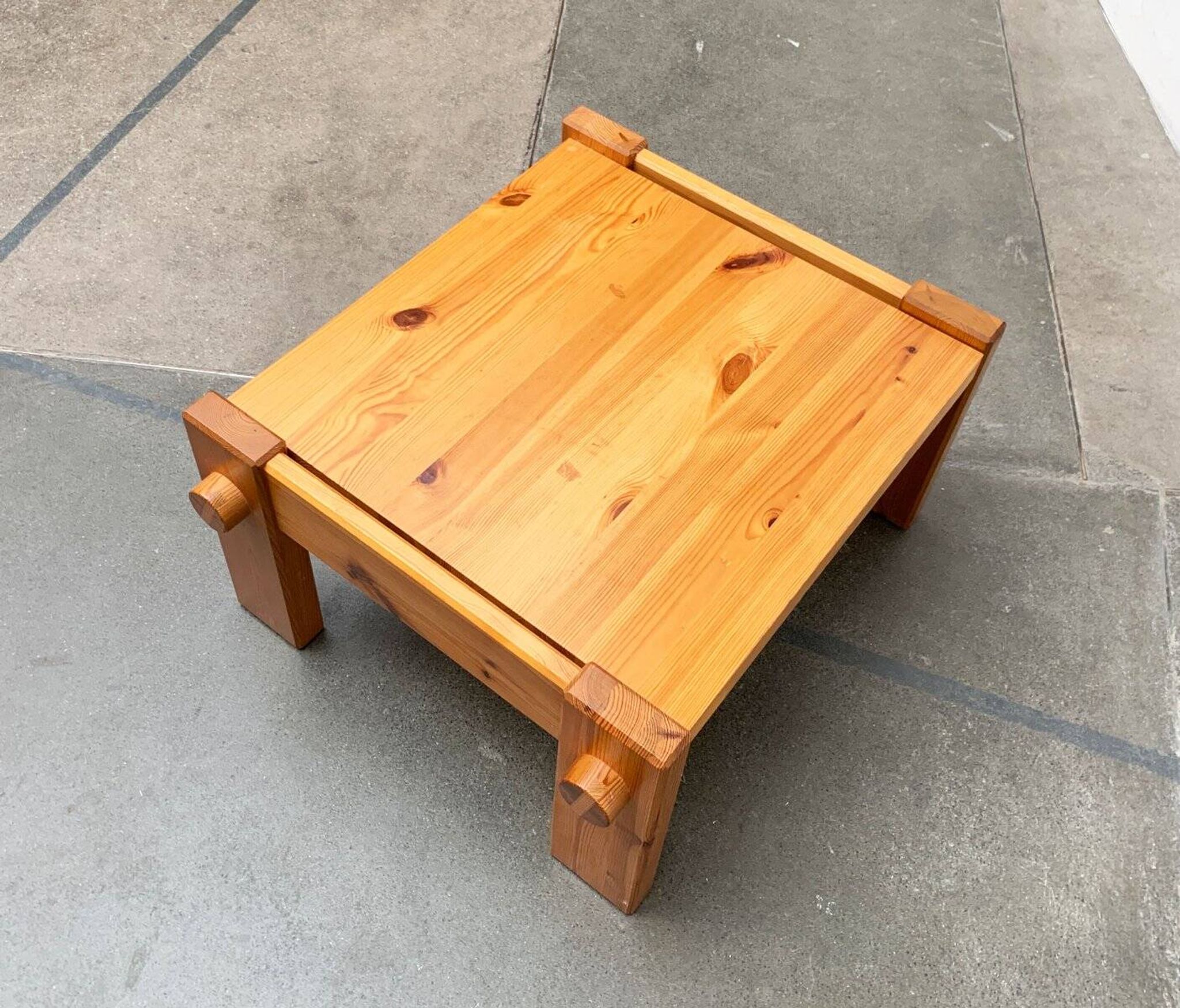 Vintage Scandinavian brutalist coffee table in Swedish pine by Yngve Ekström for Swedese, 1970s.