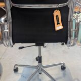 Charles & Ray Eames EA217 Office Chair in Chrome and Black leather, Vitra
