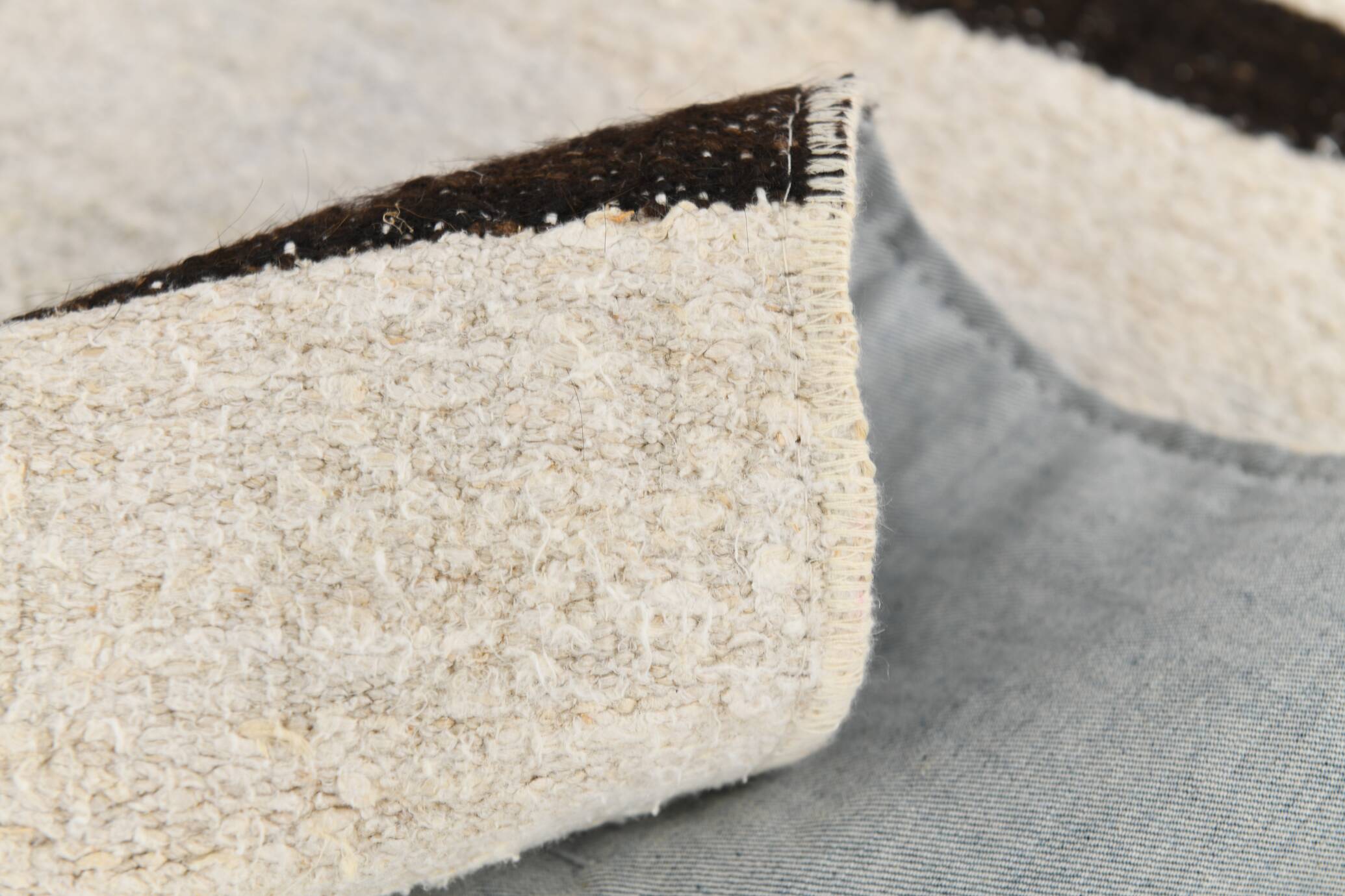 Long Tapis Couloir Off White à Rayures Noires, 74x351 Cm