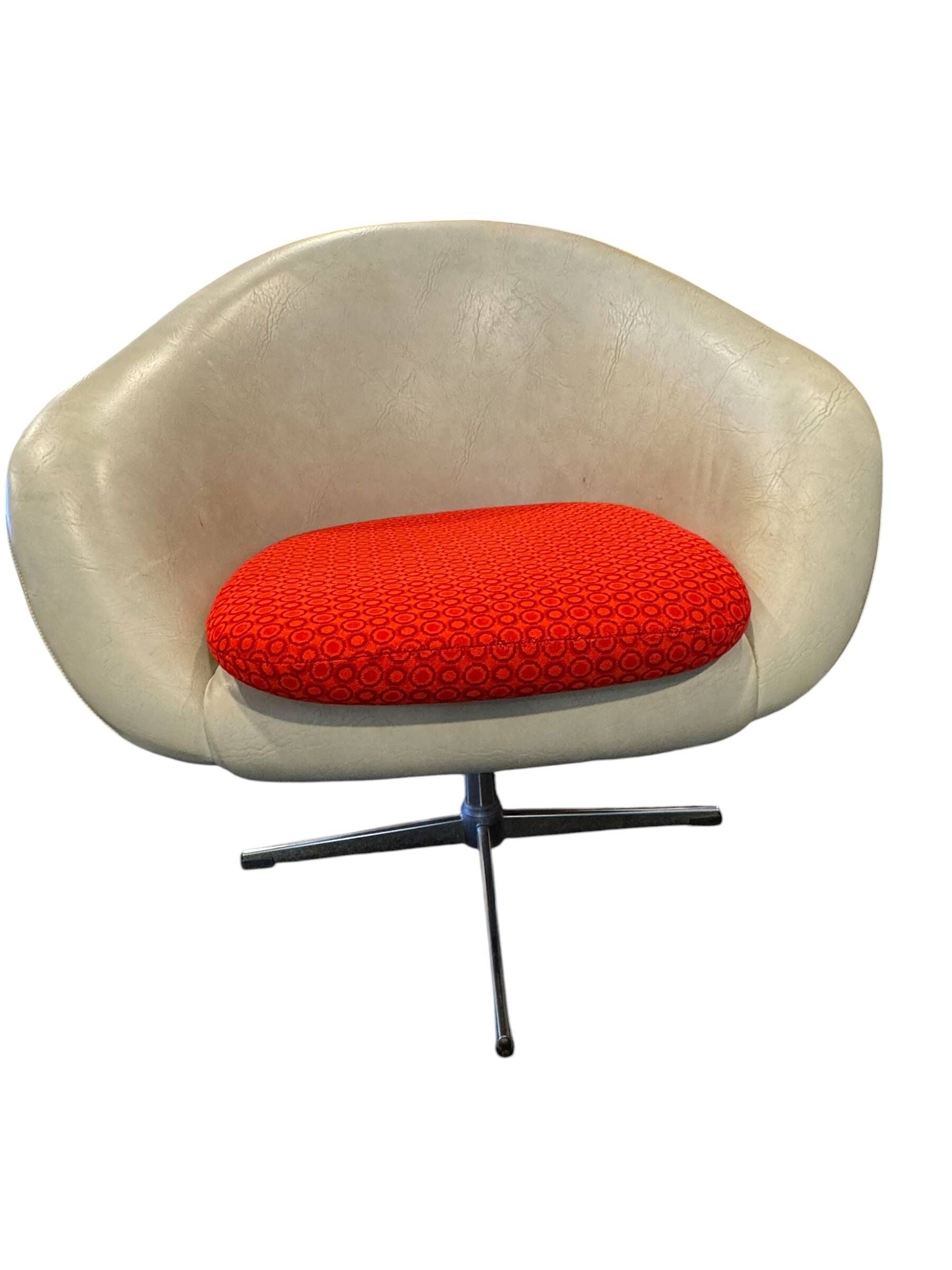 Canapé et chaises de l'ère spatiale