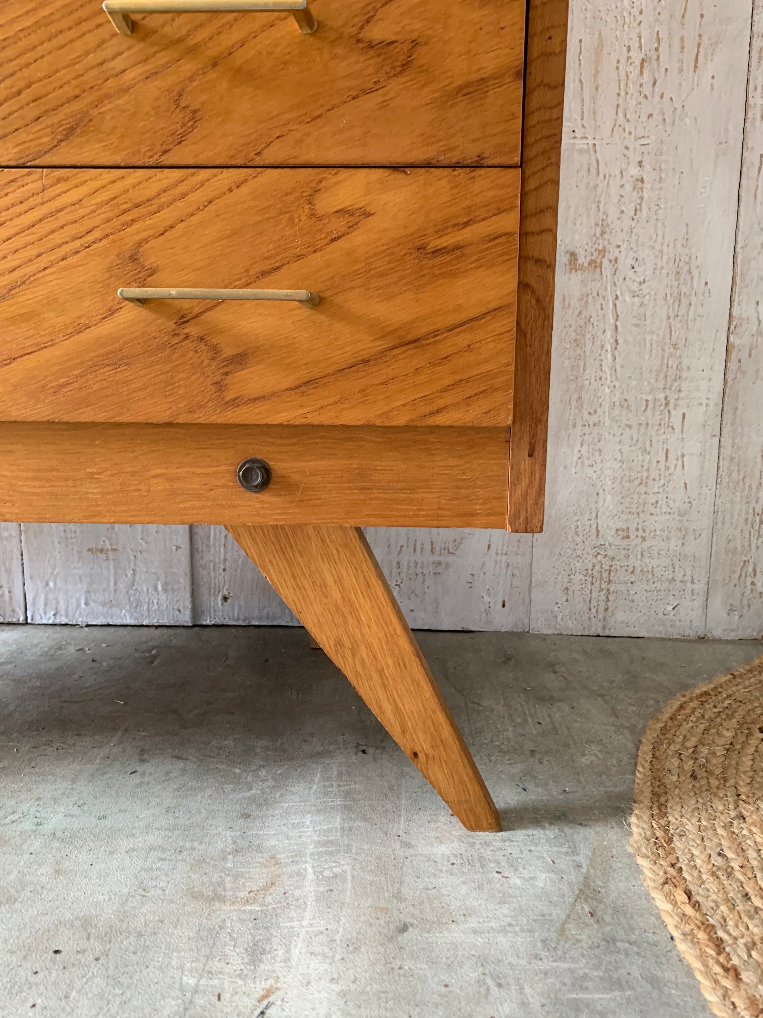 Chest of drawers with compass feet