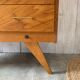 Commode aux pieds compas