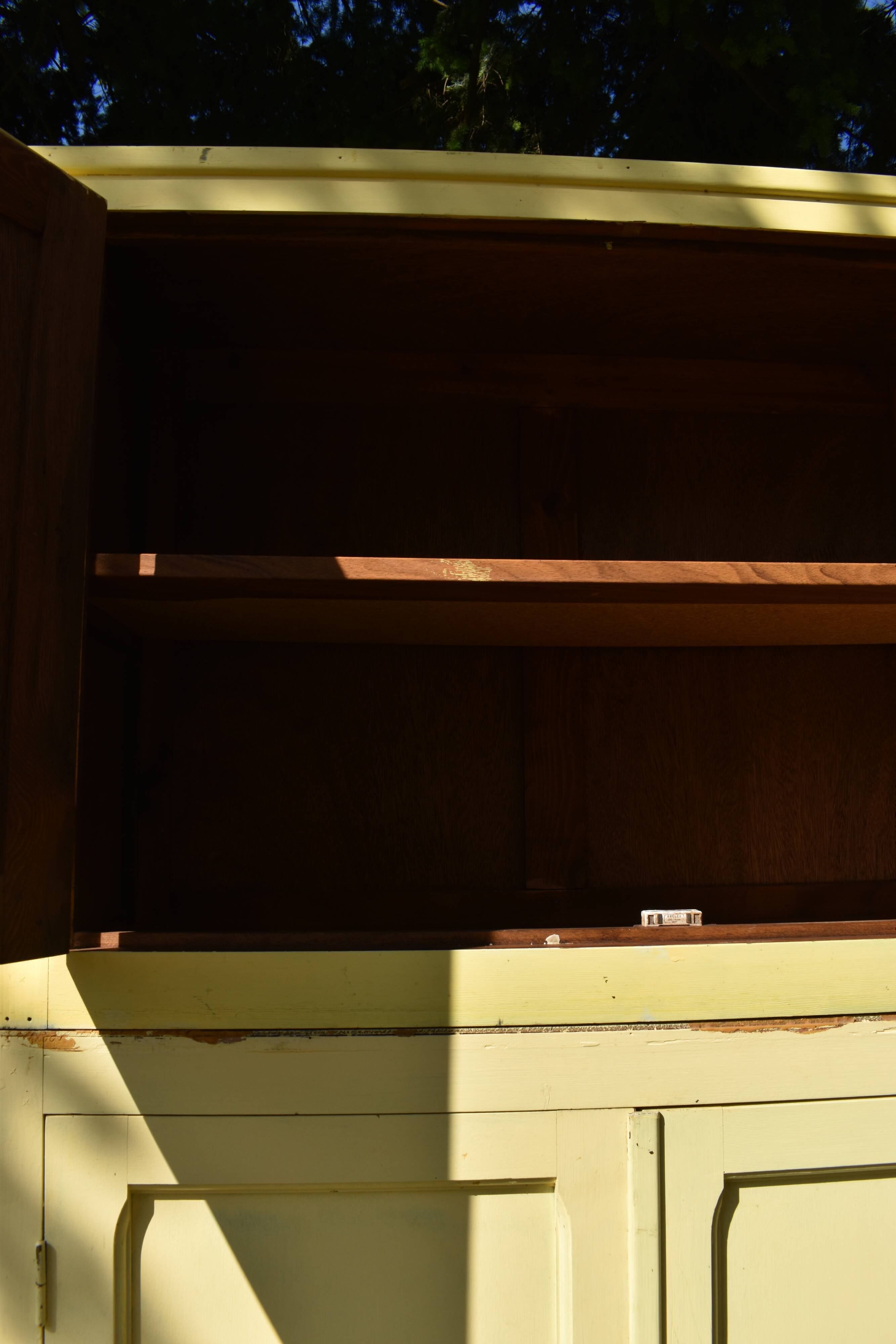 Armoire ancienne buffet jaune vintage parisien