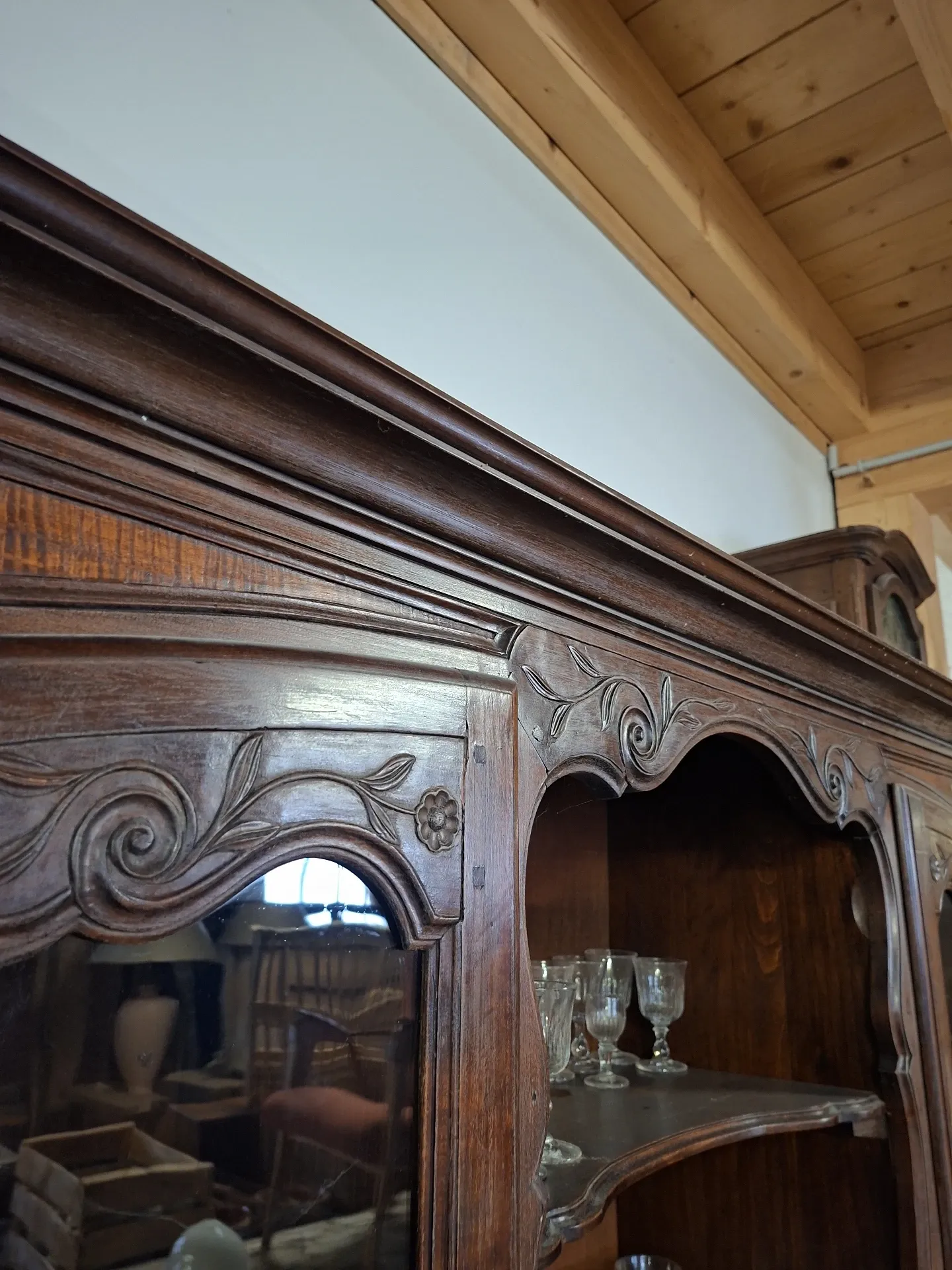 Display cabinet bookshelf in Louis XV style