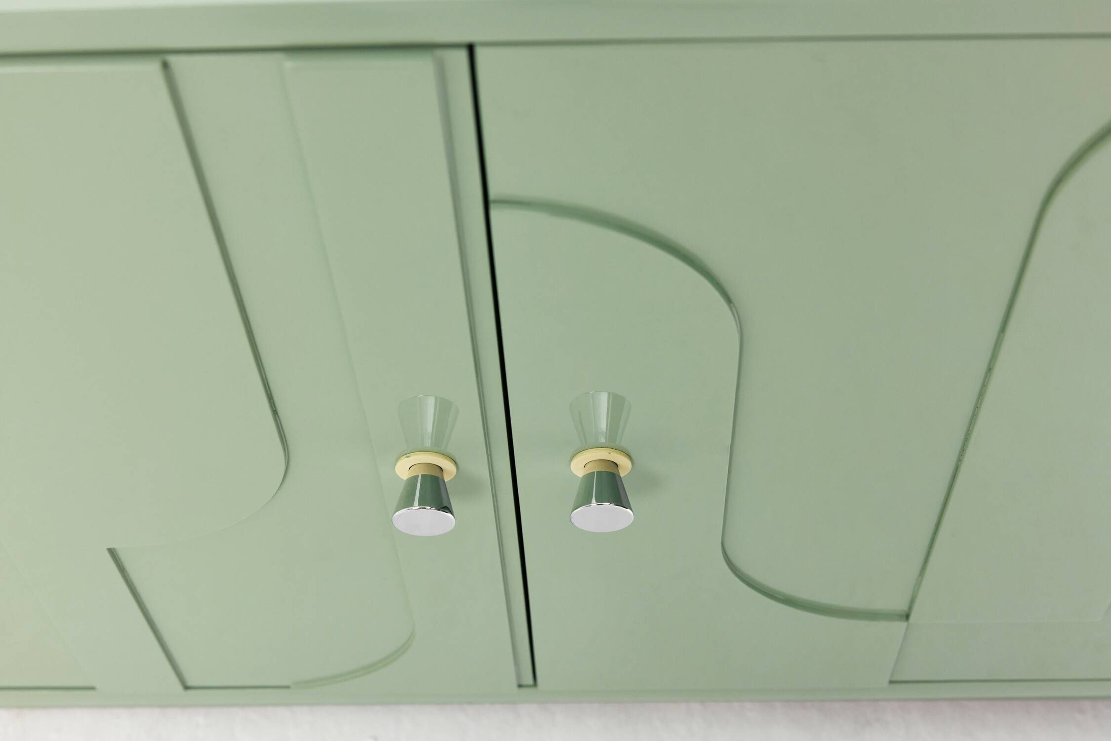 Buffet vintage des années 1970, vert pastel, relief, finition brillante, chrome