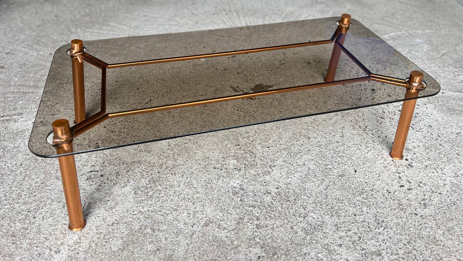 Table basse vintage cuivree 1950