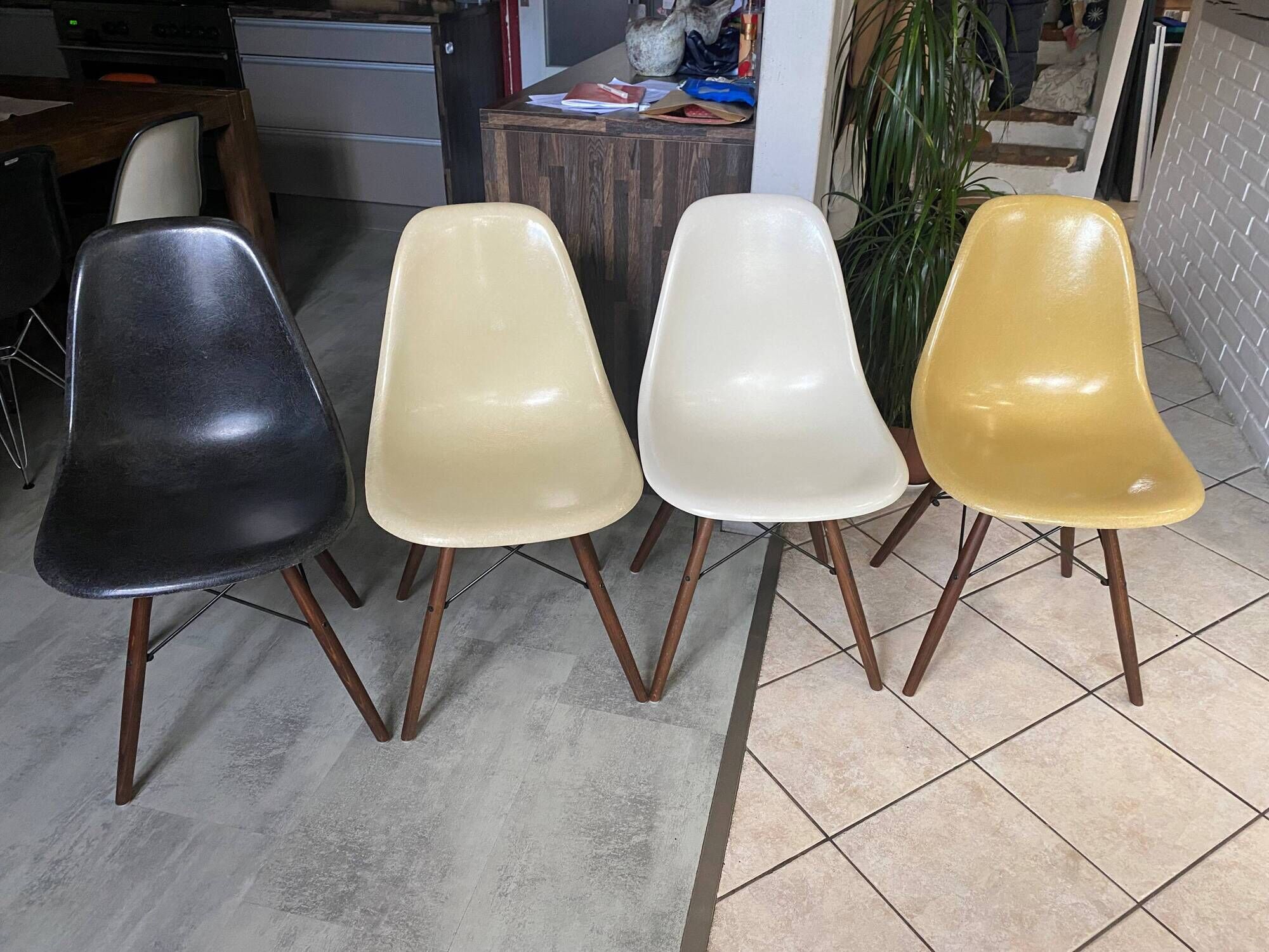 Lot 4 chaises dsw fibre noyer eames herman miller vintage