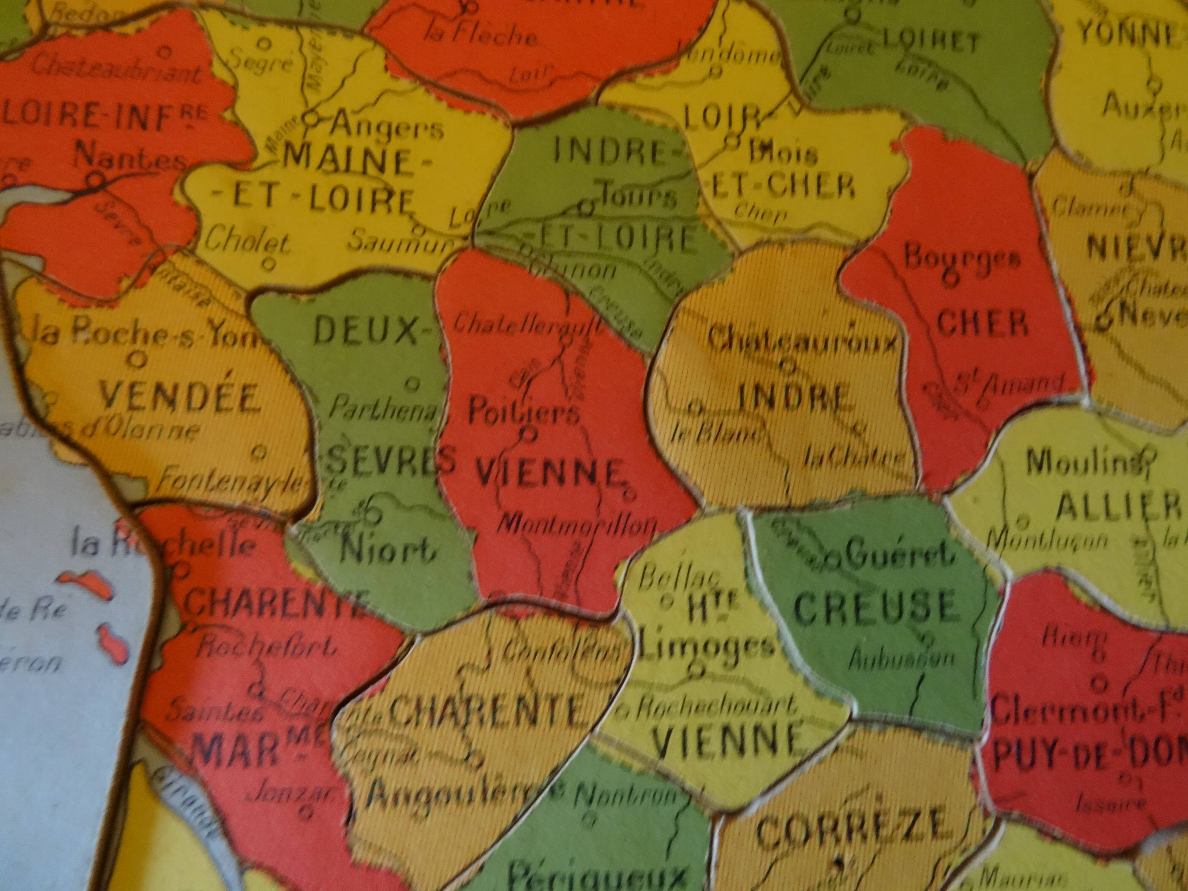 Puzzle game of the French departments