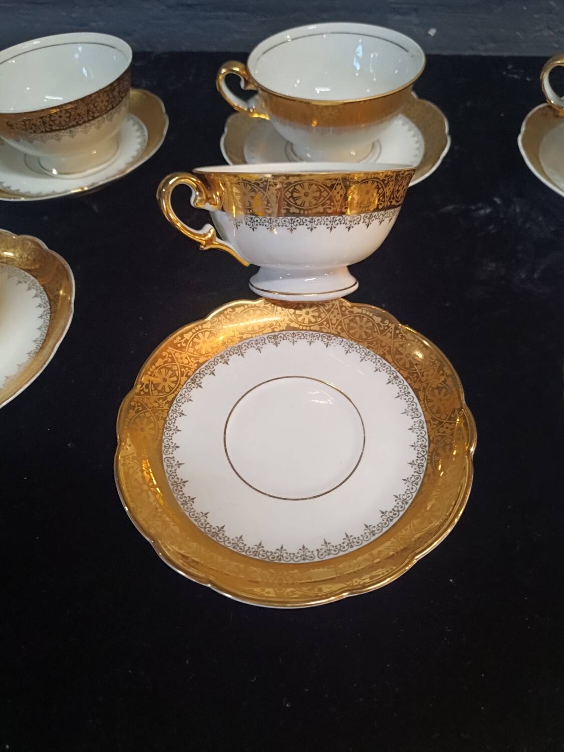 6 cups and saucers in porcelain