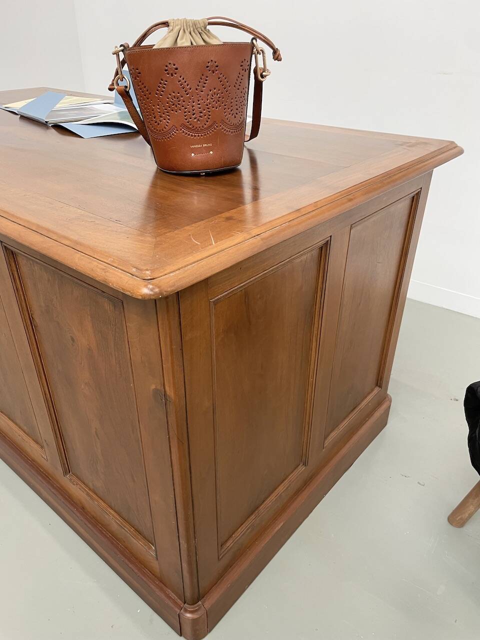 Comptoir ou bureau en noyer années 50
