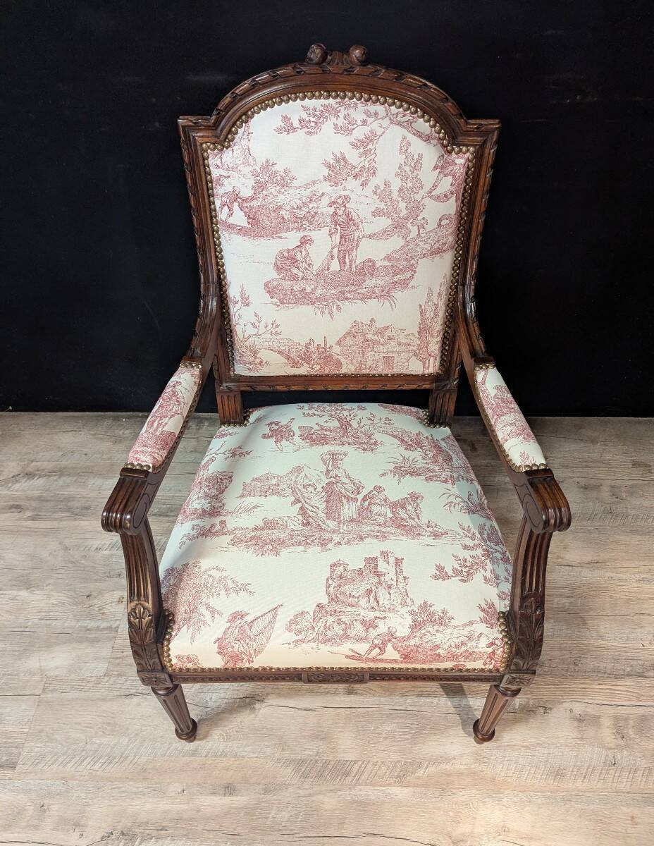 Paire de fauteuils Louis XVI en noyer, tissu toile de Jouy