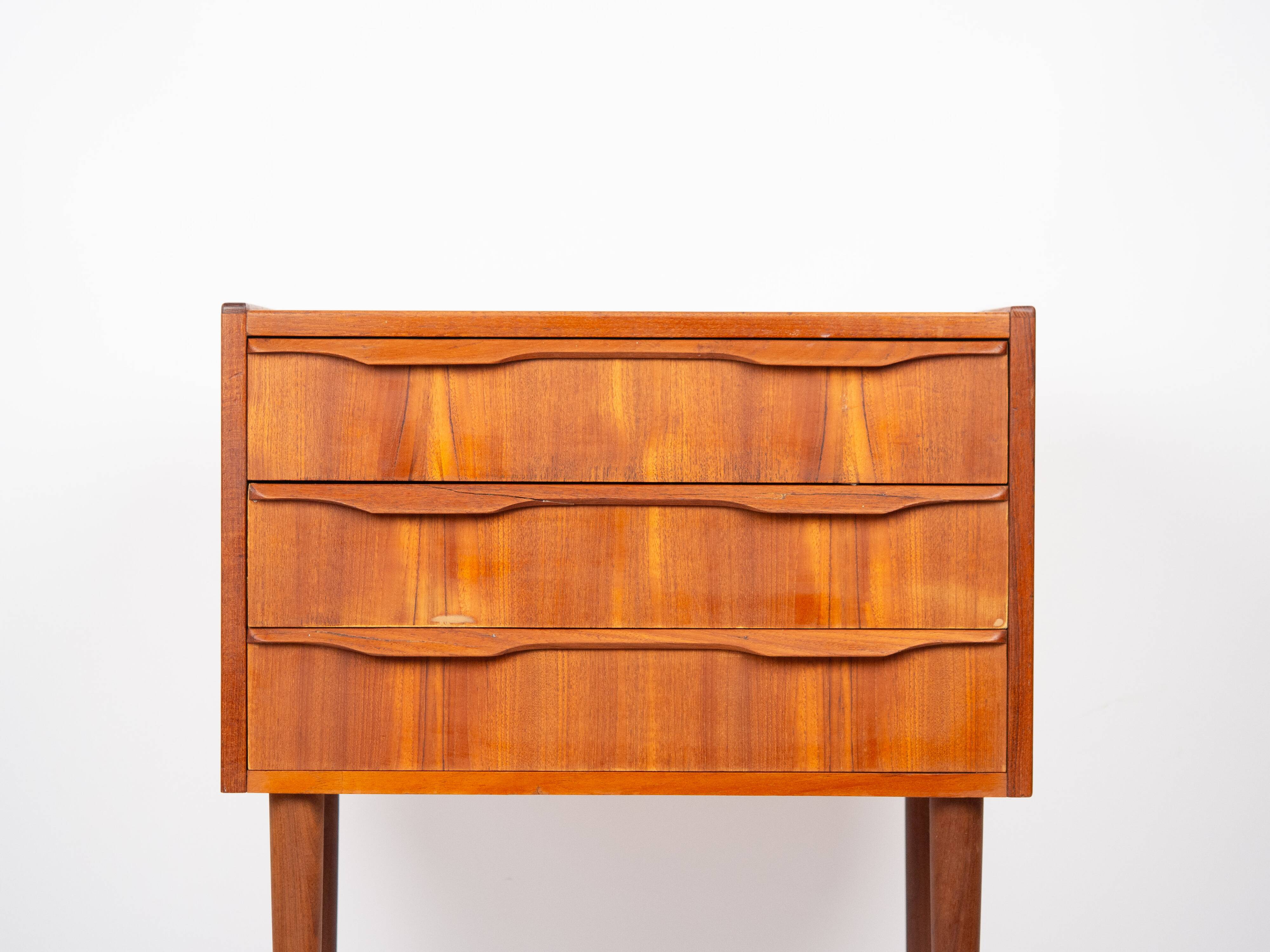 Table de chevet danoise en teck, années 1960