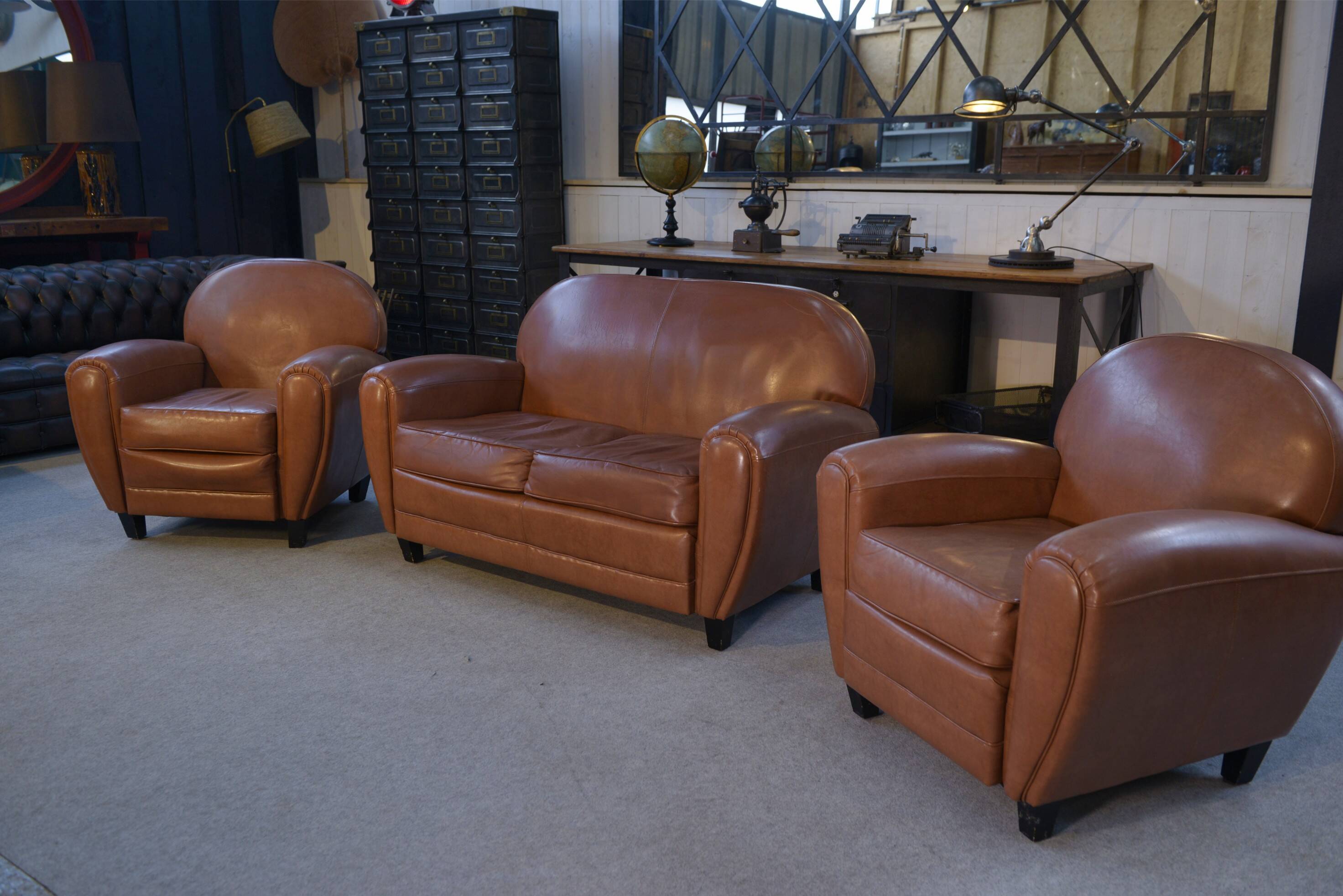 Ensemble 2 fauteuils club en simili cuir camel 1980’s
