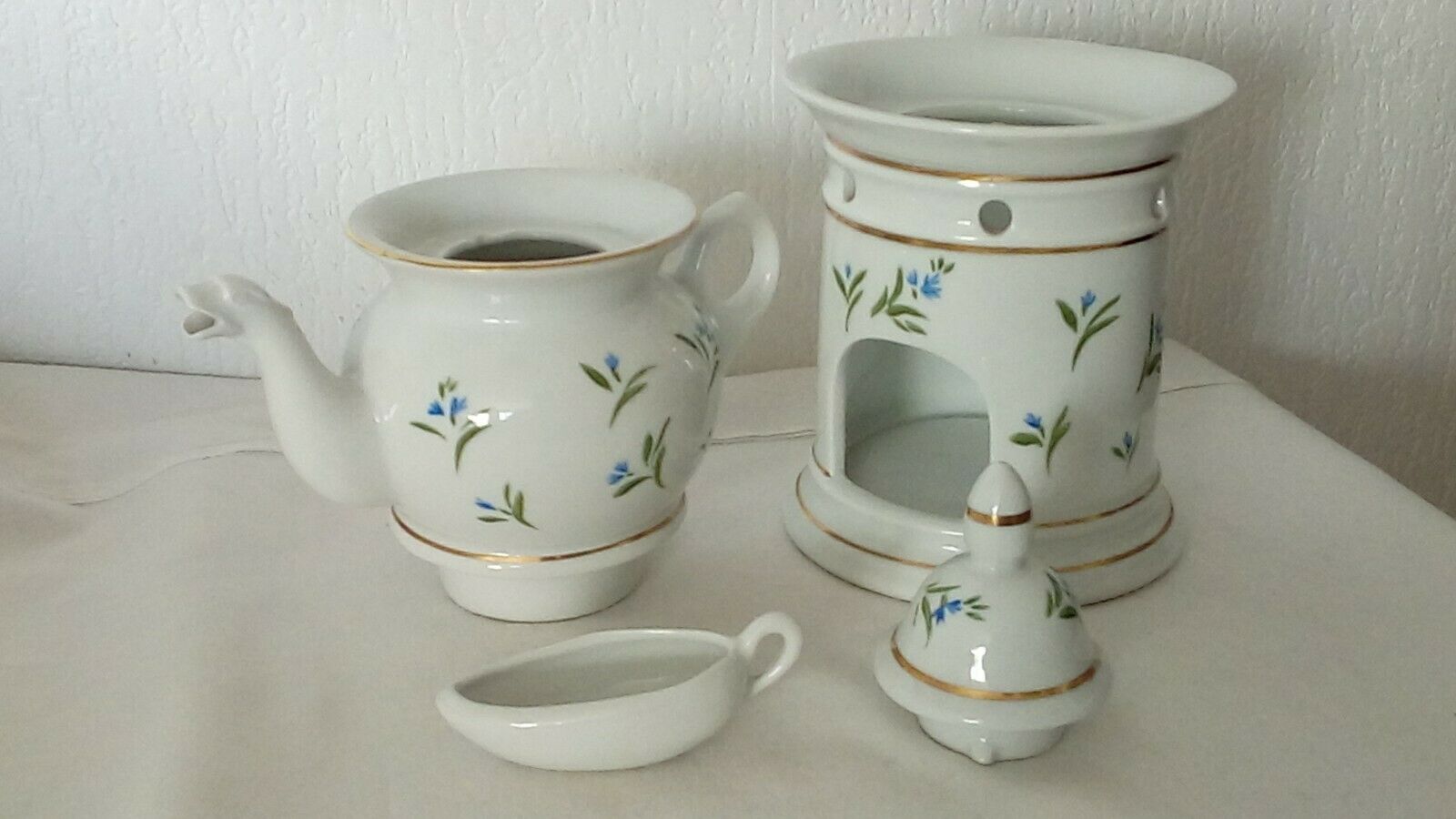 Tisaniere in porcelain decor with bleuts